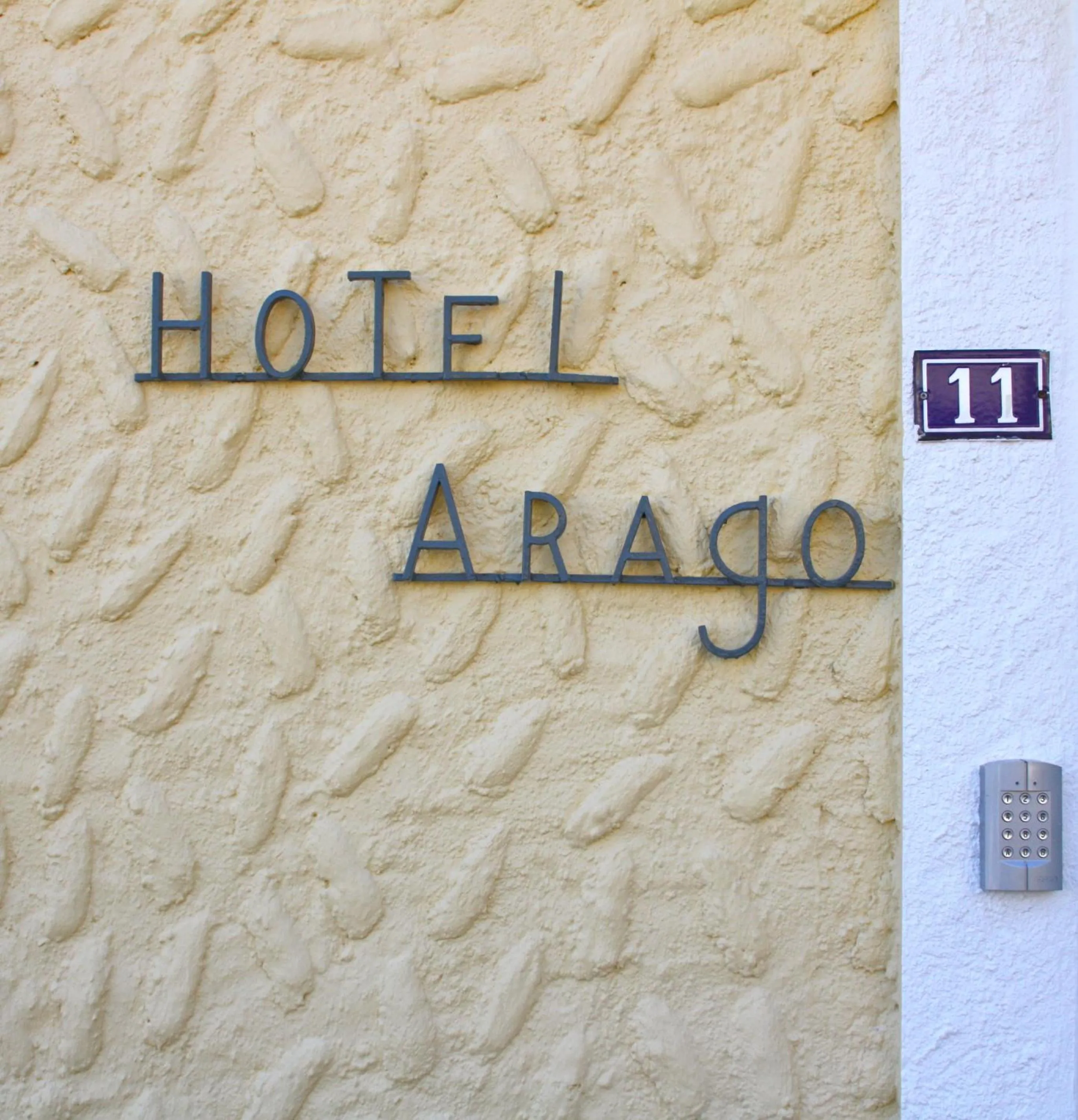 Facade/entrance in Hotel Arago