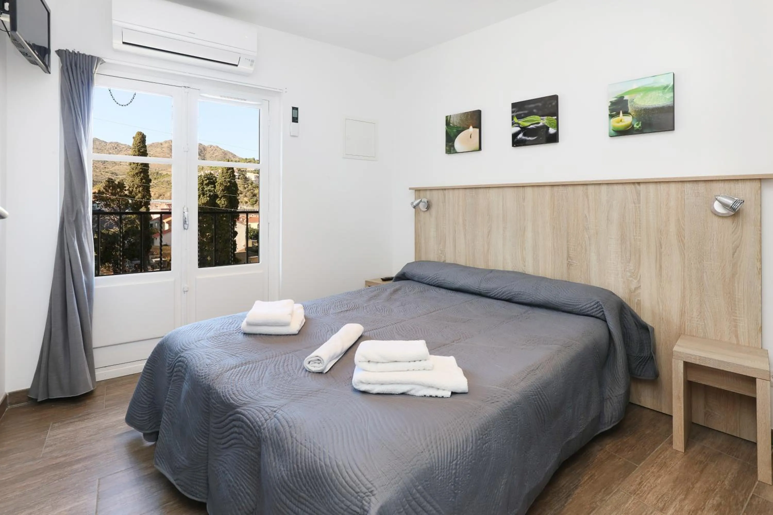 City view, Bed in Hotel Arago