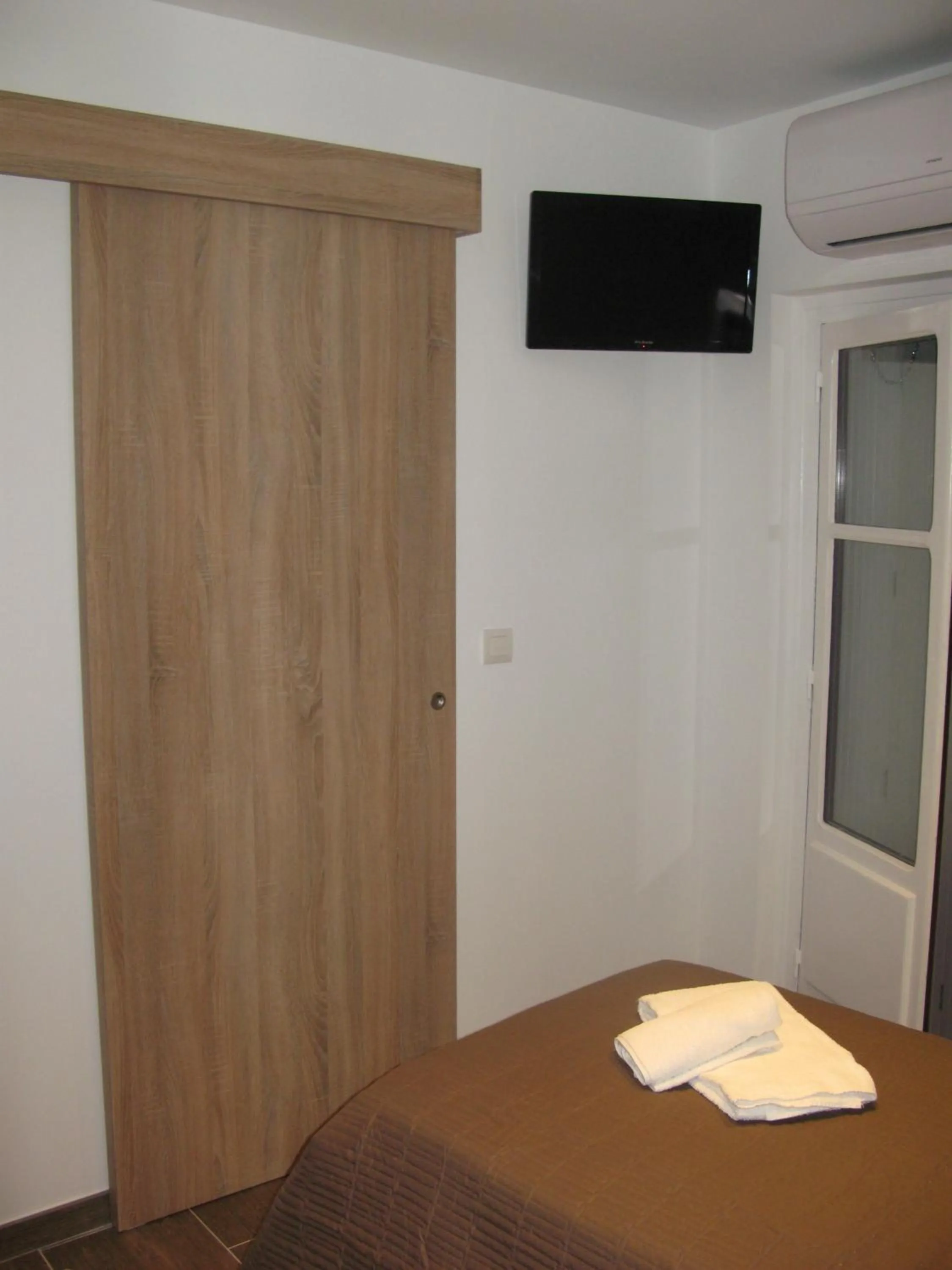 Bedroom, Bed in Hotel Arago