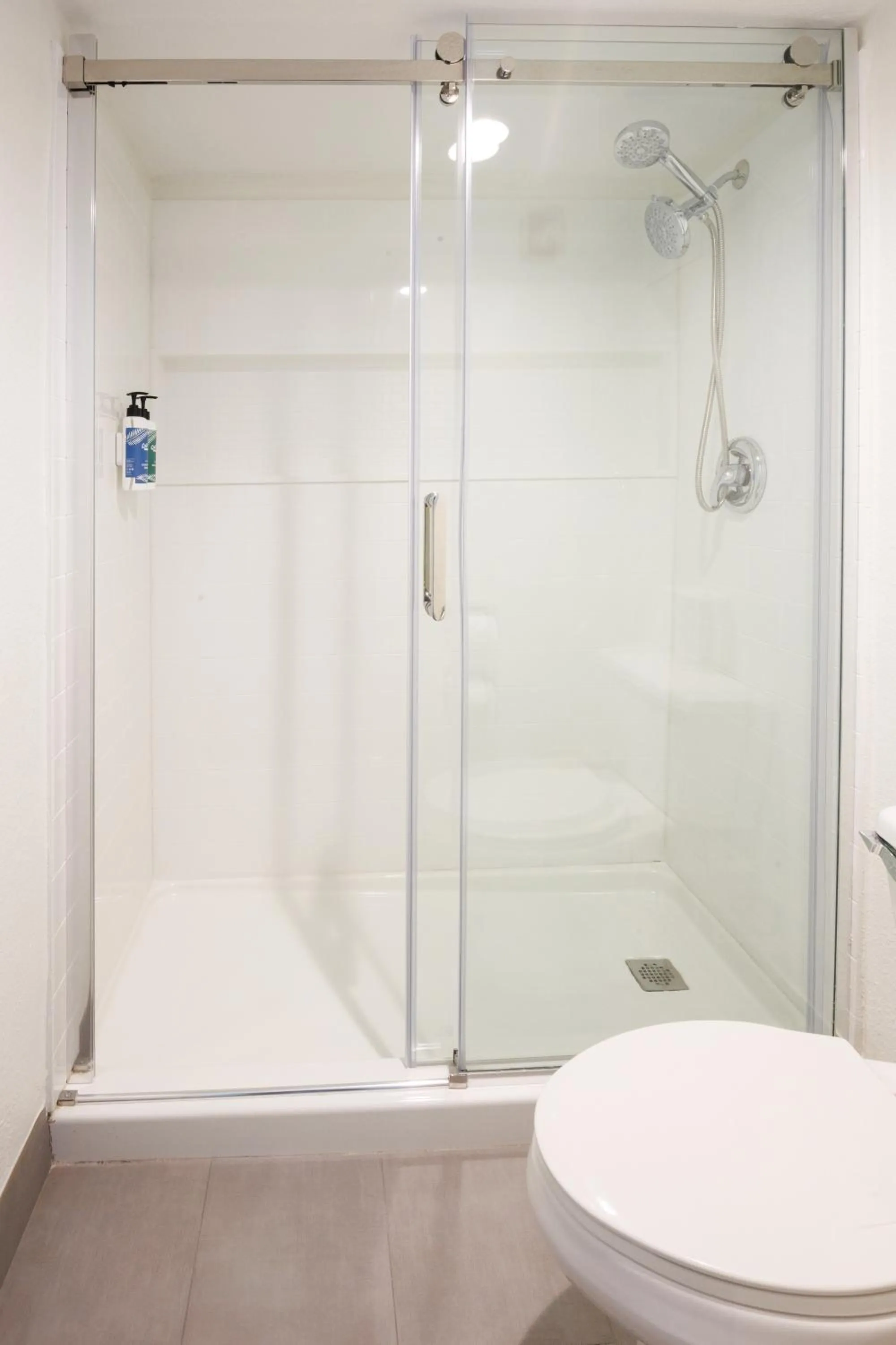 Shower in Coco Key Hotel & Water Park Resort