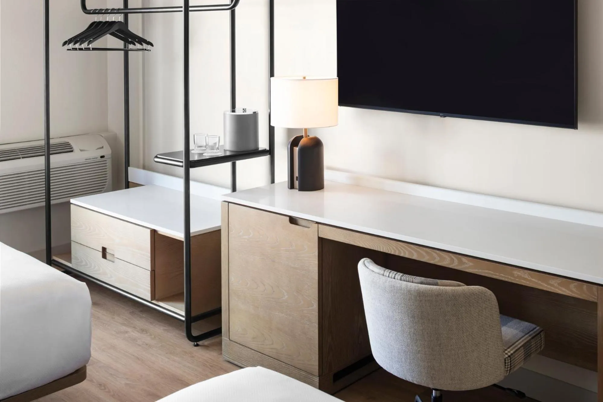 Living room, Bed in Hotel Halifax