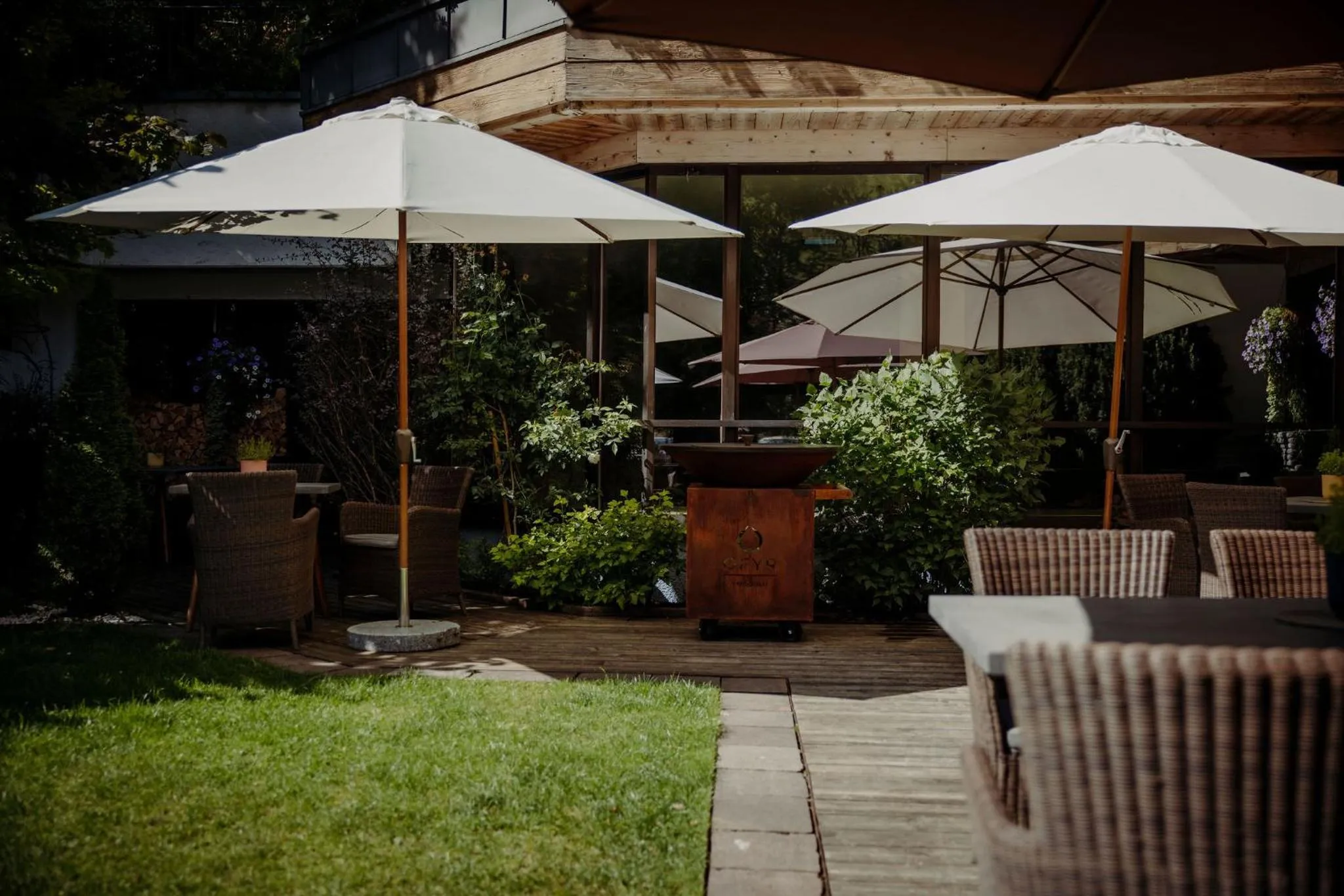 Restaurant/places to eat in TheResi Appartements