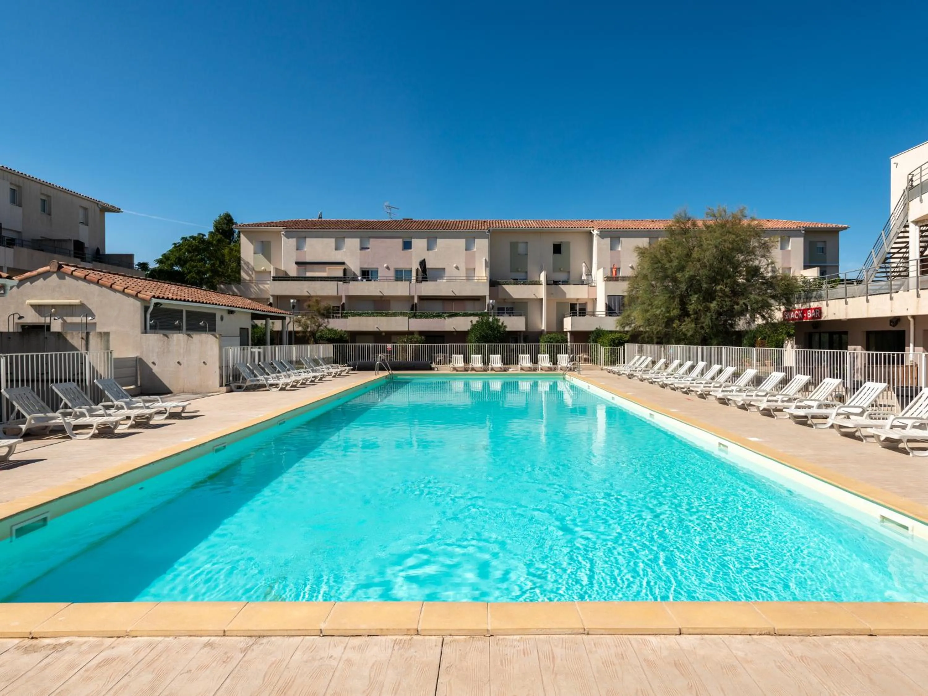 Swimming pool in Vacancéole - Résidence Cap Camargue