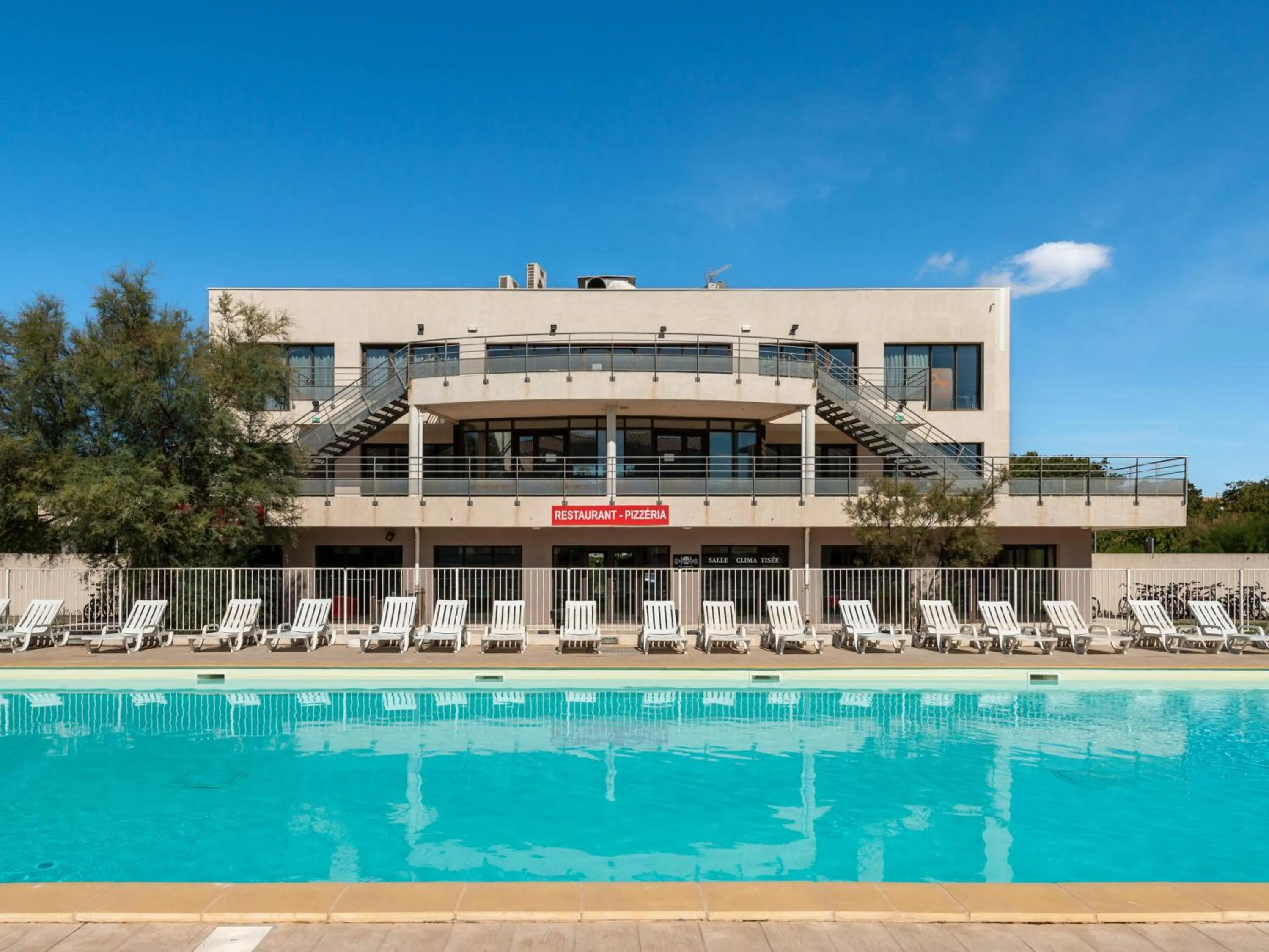 Swimming pool in Vacancéole - Résidence Cap Camargue