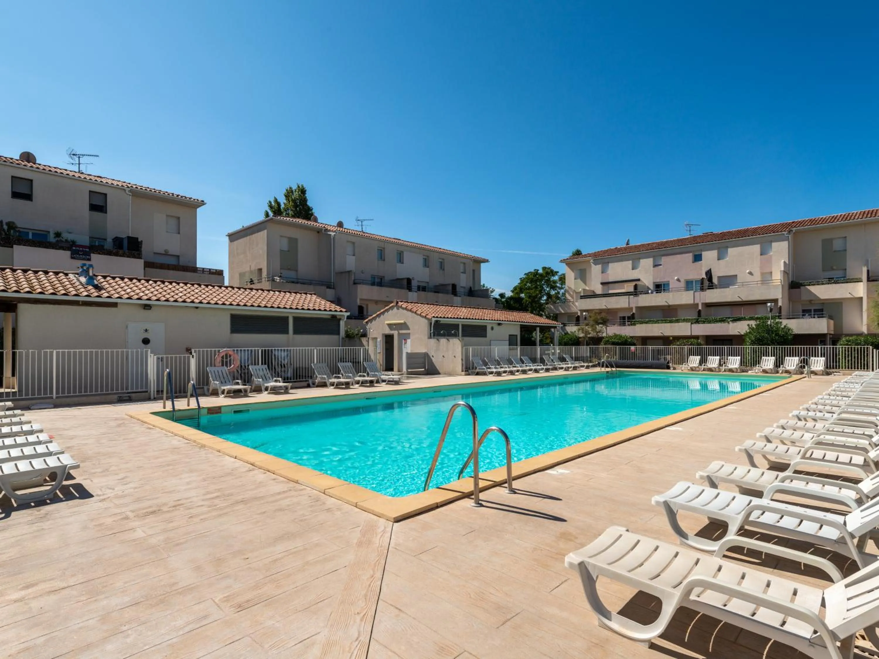 Swimming pool in Vacancéole - Résidence Cap Camargue
