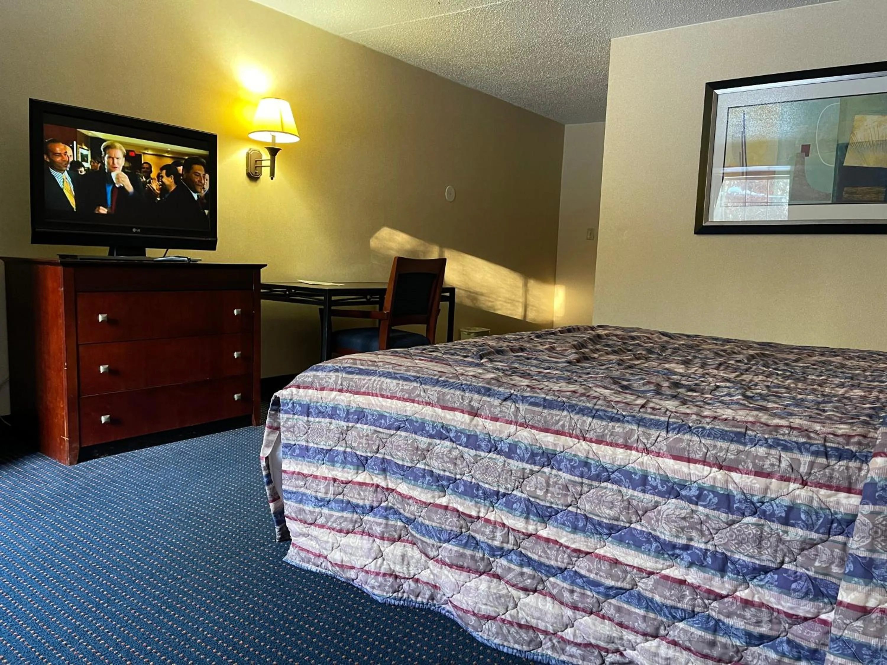 TV and multimedia, Bed in Budget Inn Temple Hills