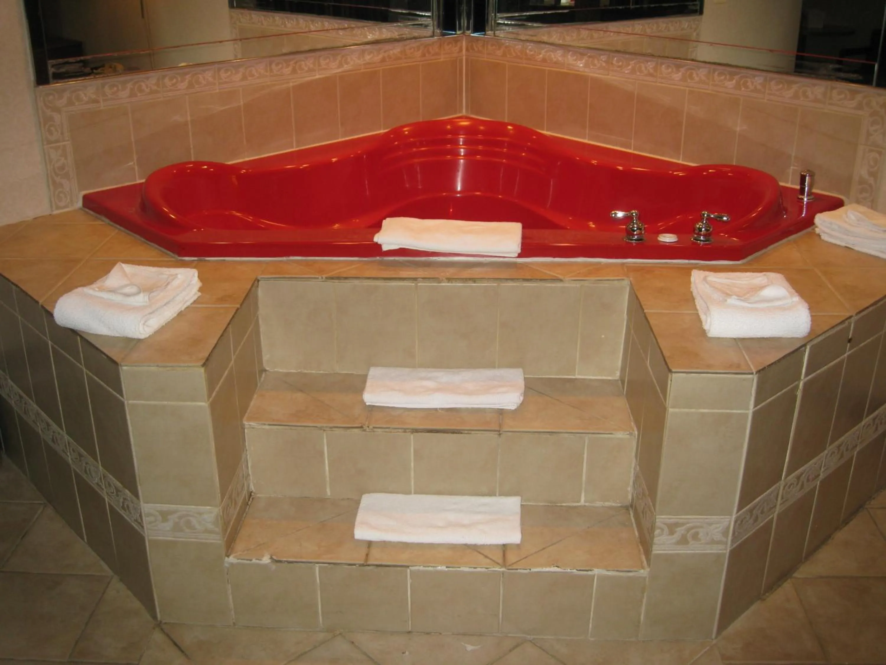 Hot Tub in Budget Inn Temple Hills