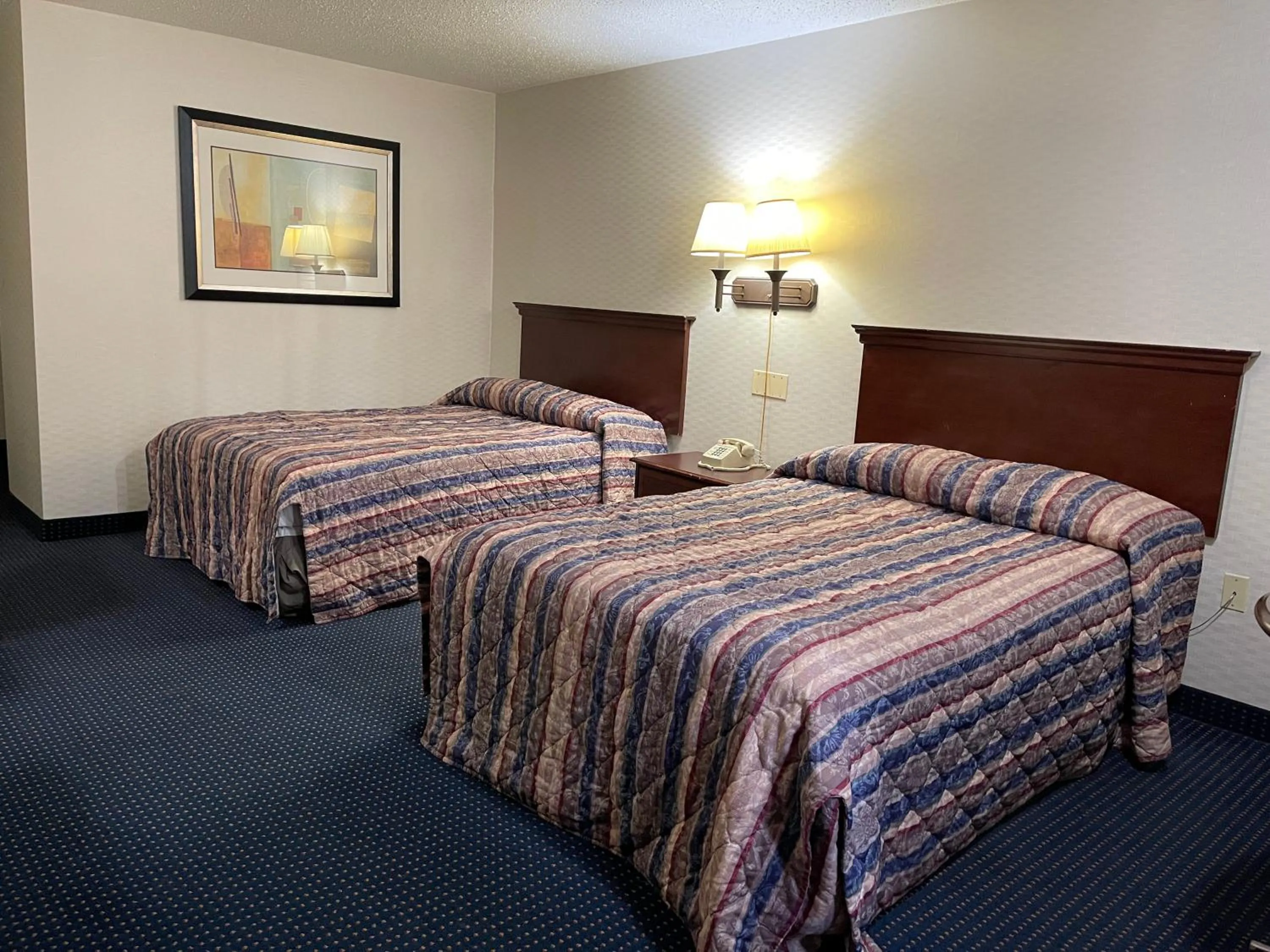 Photo of the whole room, Bed in Budget Inn Temple Hills