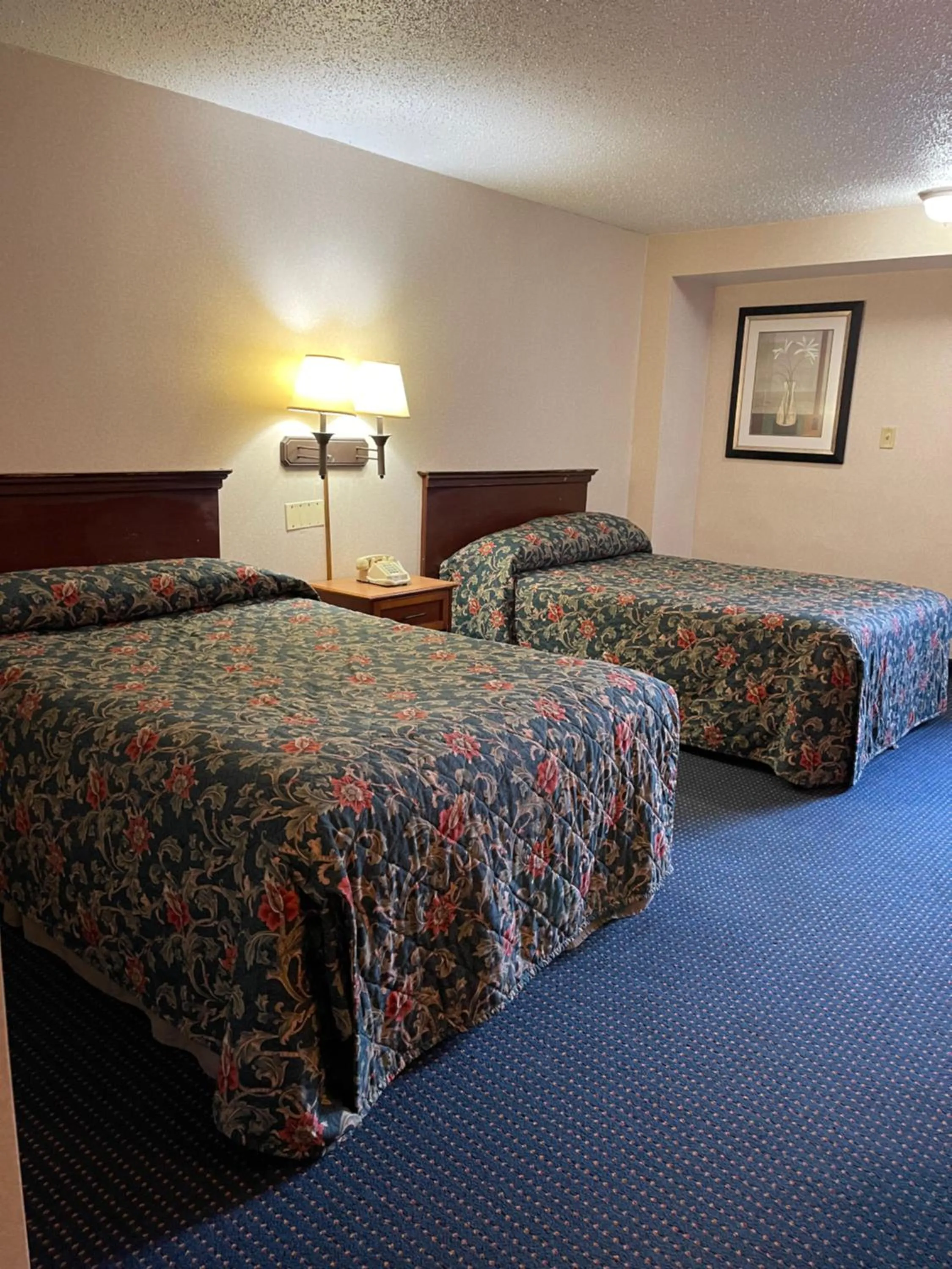 Bedroom, Bed in Budget Inn Temple Hills