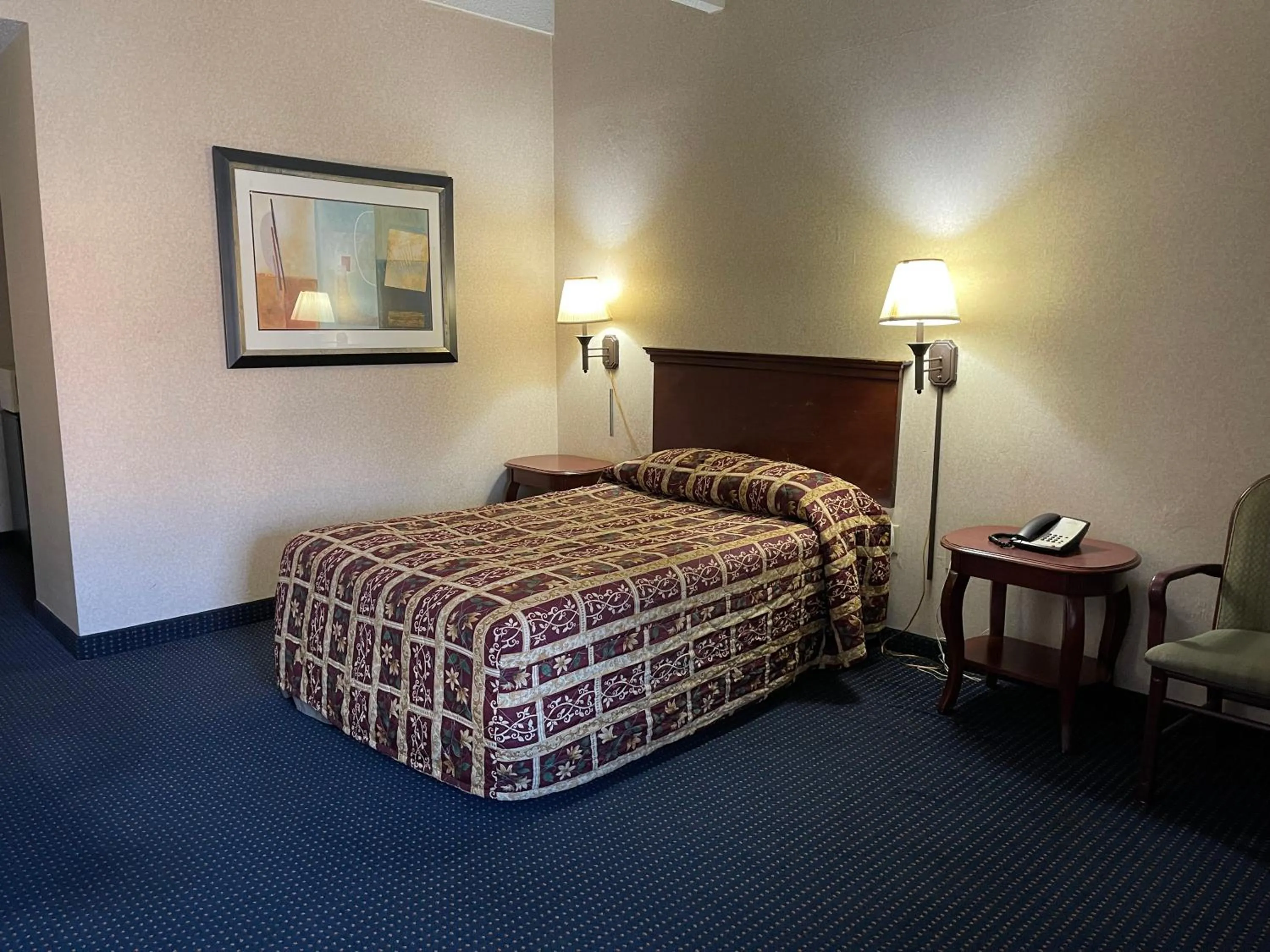 Photo of the whole room, Bed in Budget Inn Temple Hills