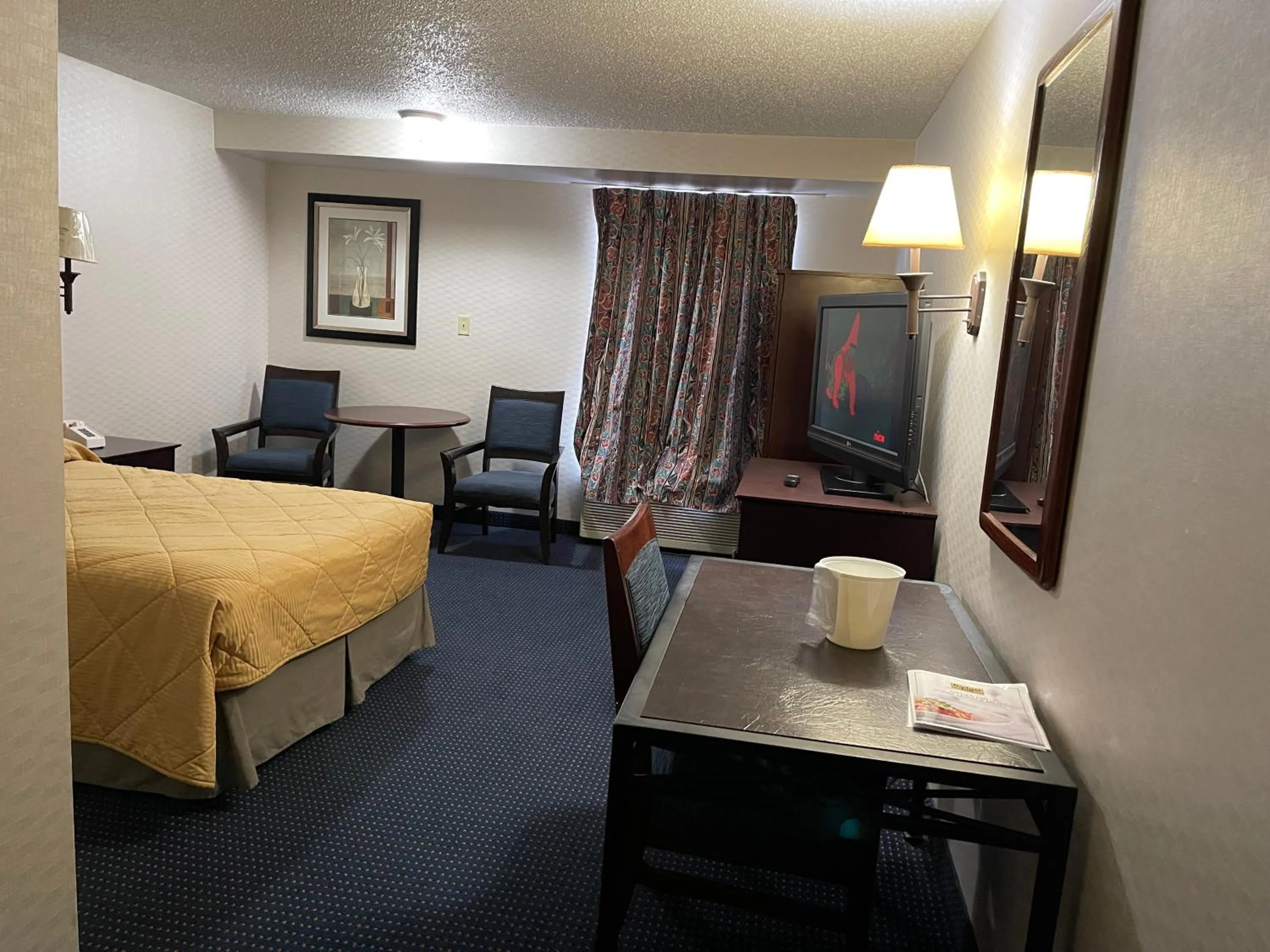 TV and multimedia, Bed in Budget Inn Temple Hills