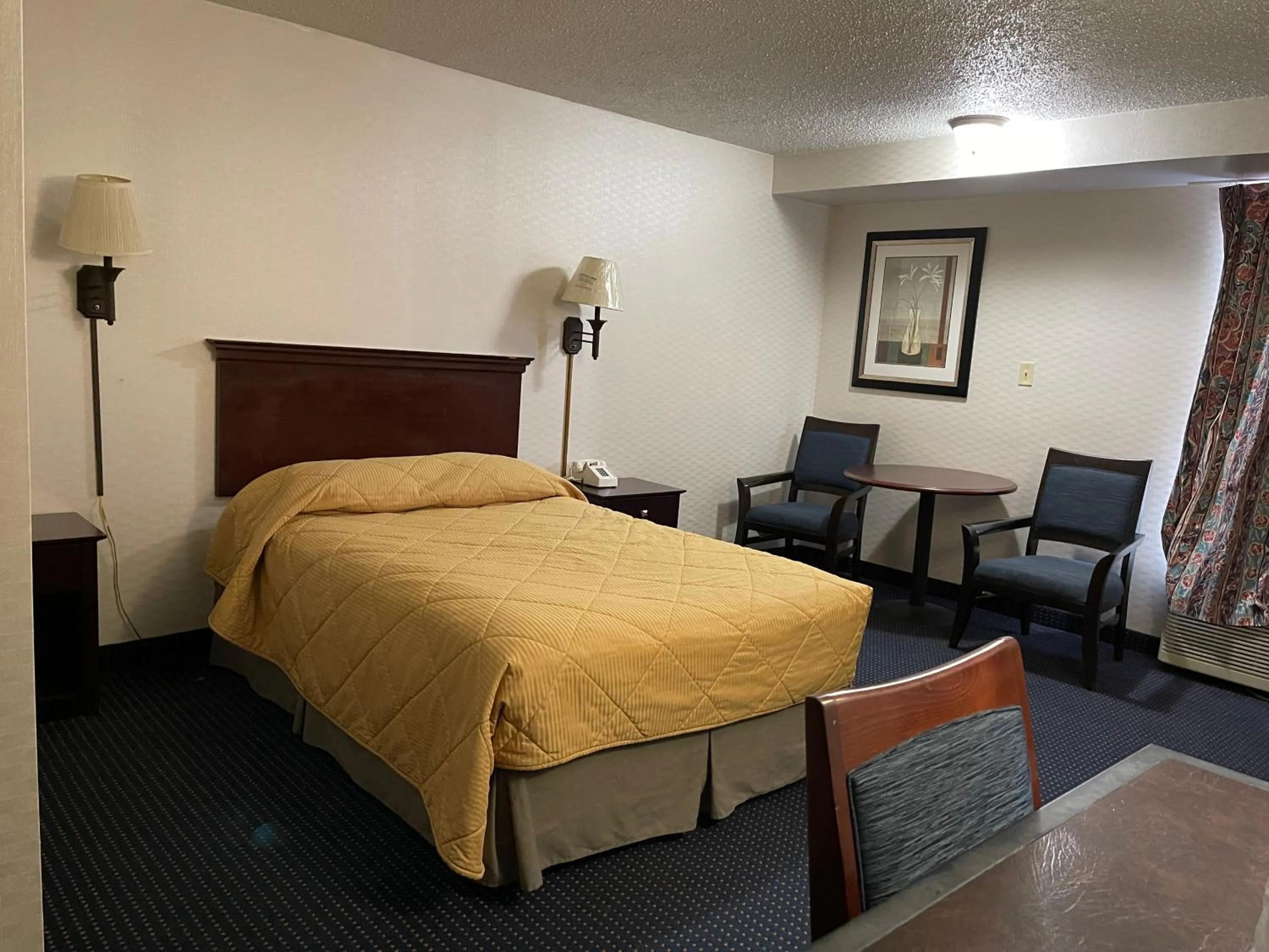 Photo of the whole room, Bed in Budget Inn Temple Hills
