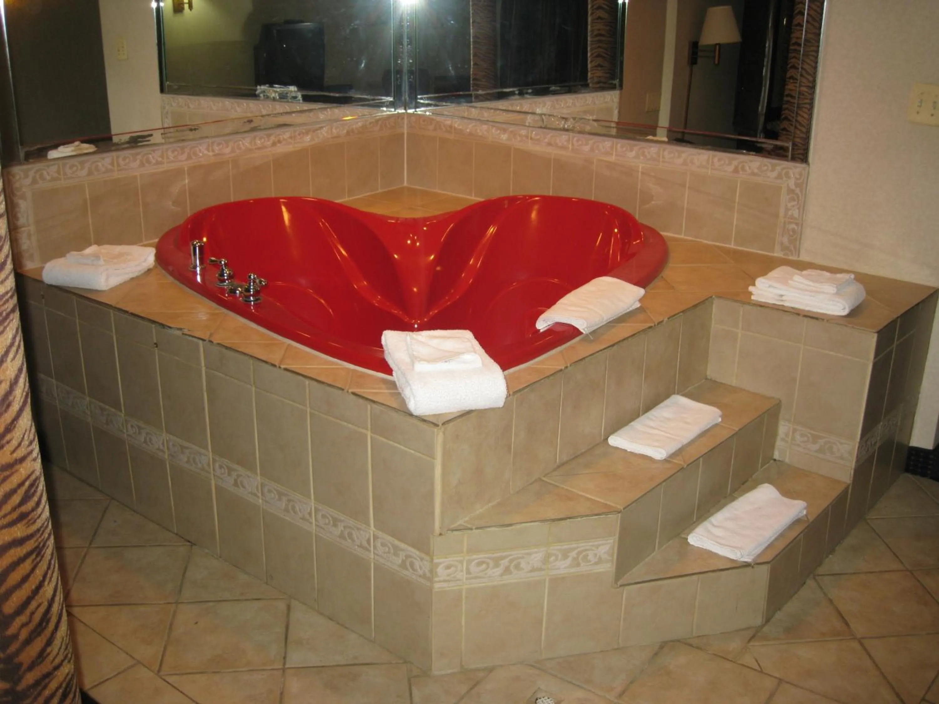 Hot Tub in Budget Inn Temple Hills