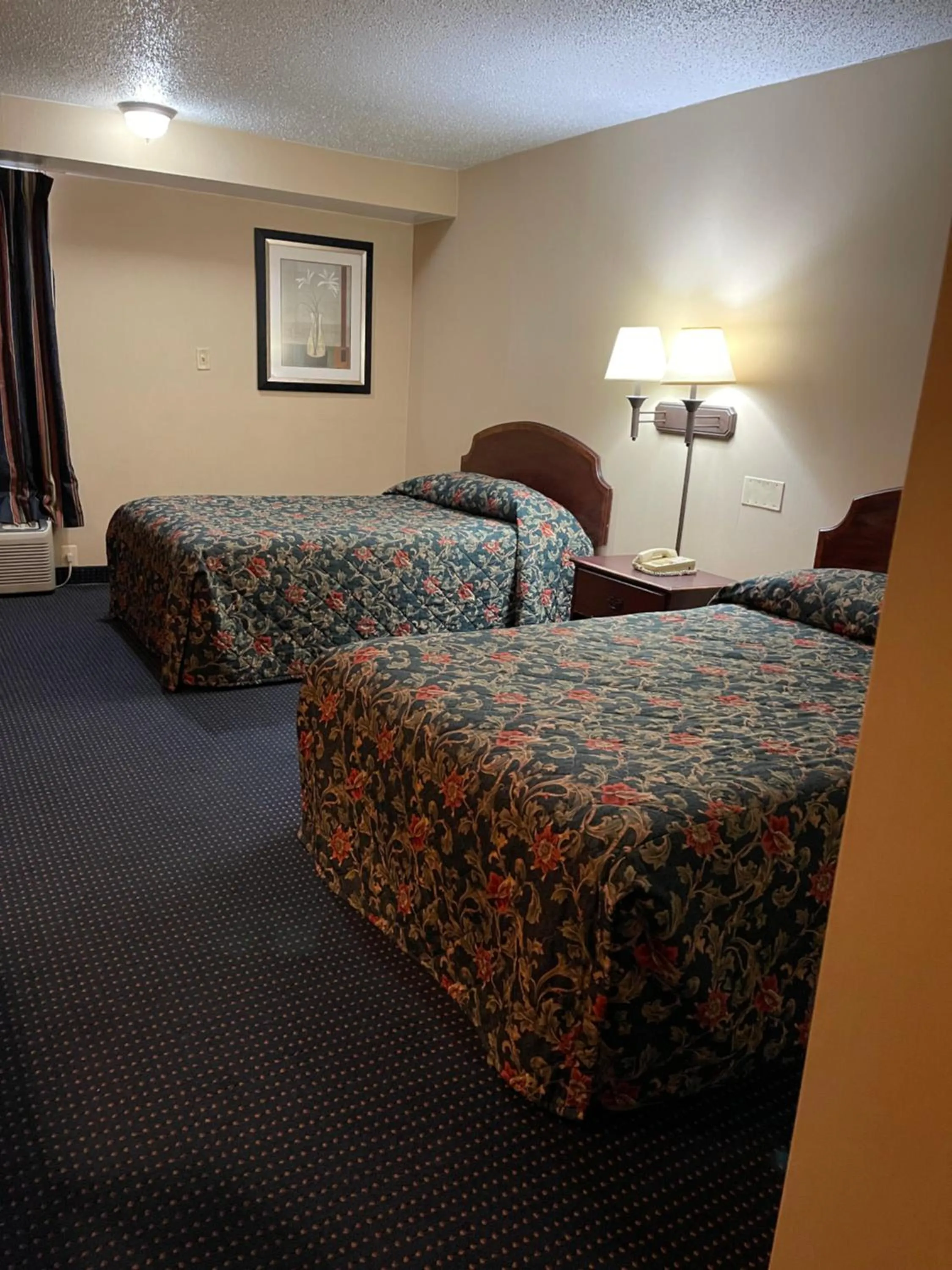 Bedroom, Bed in Budget Inn Temple Hills