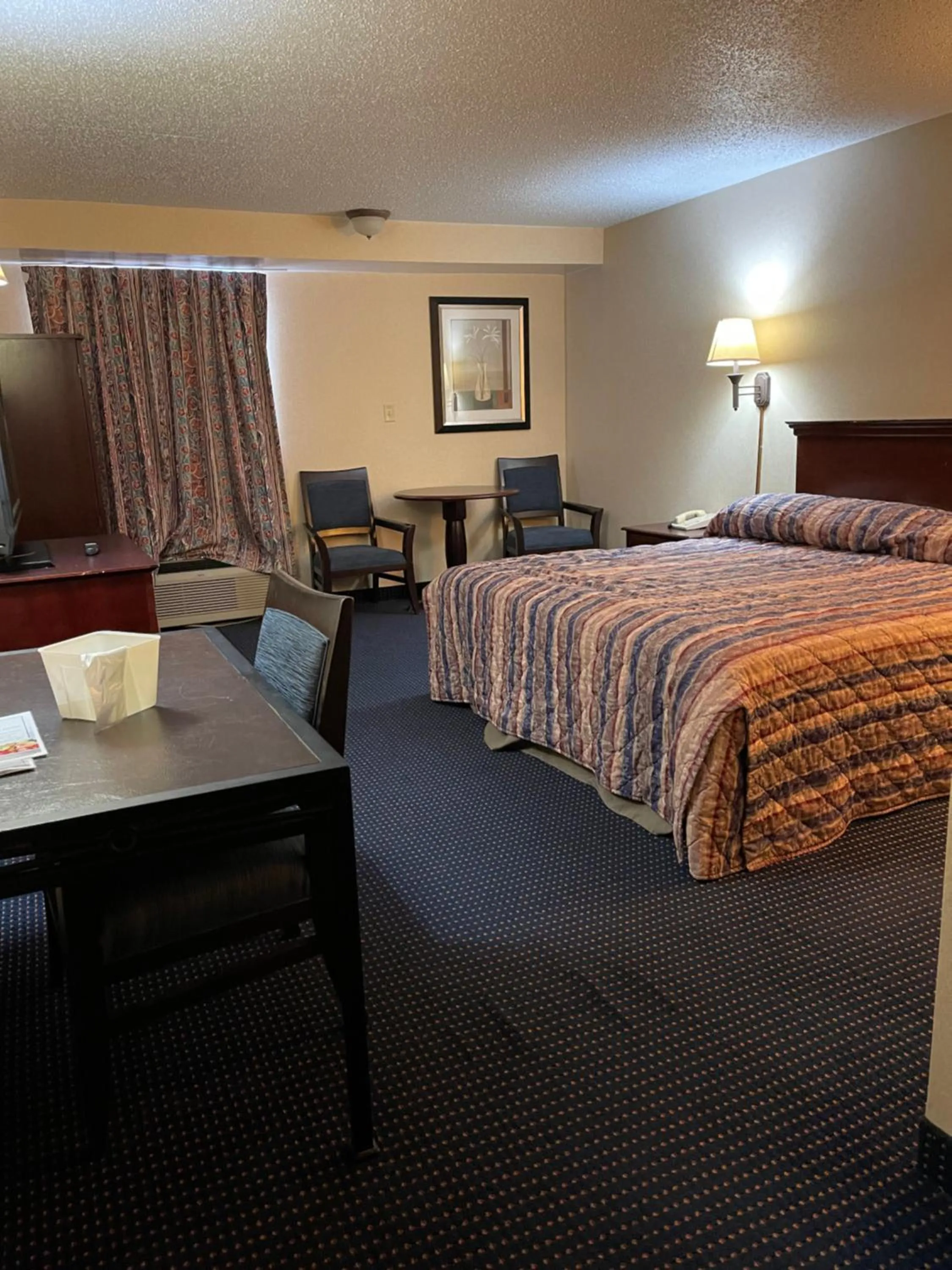 Photo of the whole room, Bed in Budget Inn Temple Hills