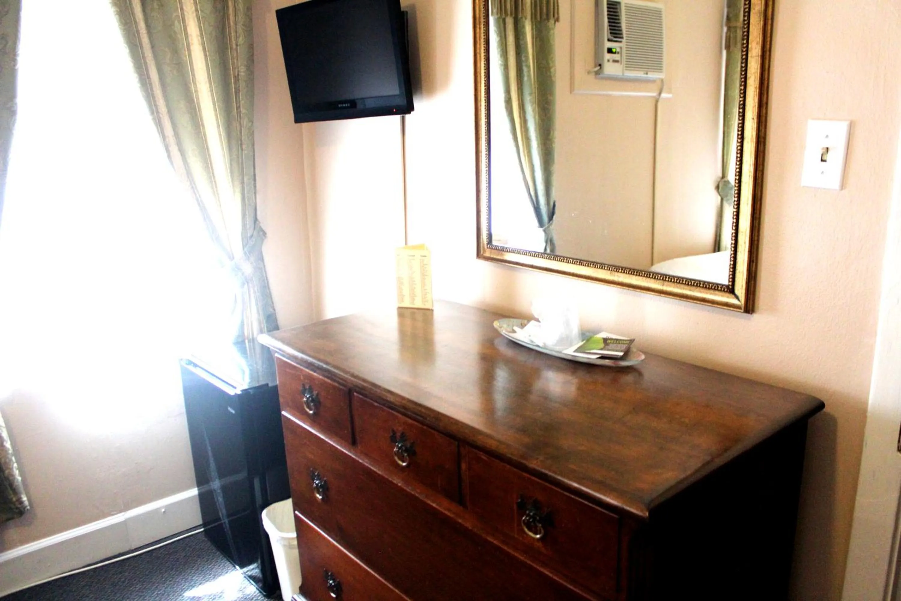 TV and multimedia in The Inn On Third