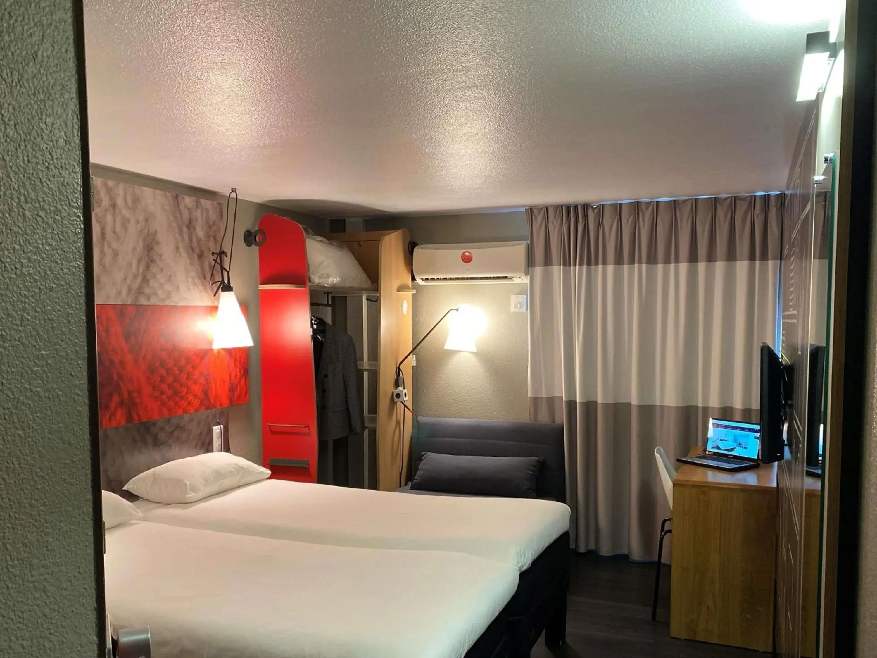 Standard Twin Room in IBIS Lyon Sud Chasse Sur Rhône Standard Twin Room in IBIS Lyon Sud Chasse Sur Rhône