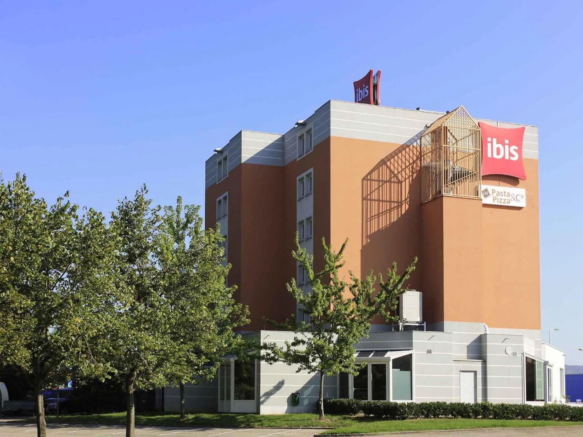 Property building in IBIS Lyon Sud Chasse Sur Rhône