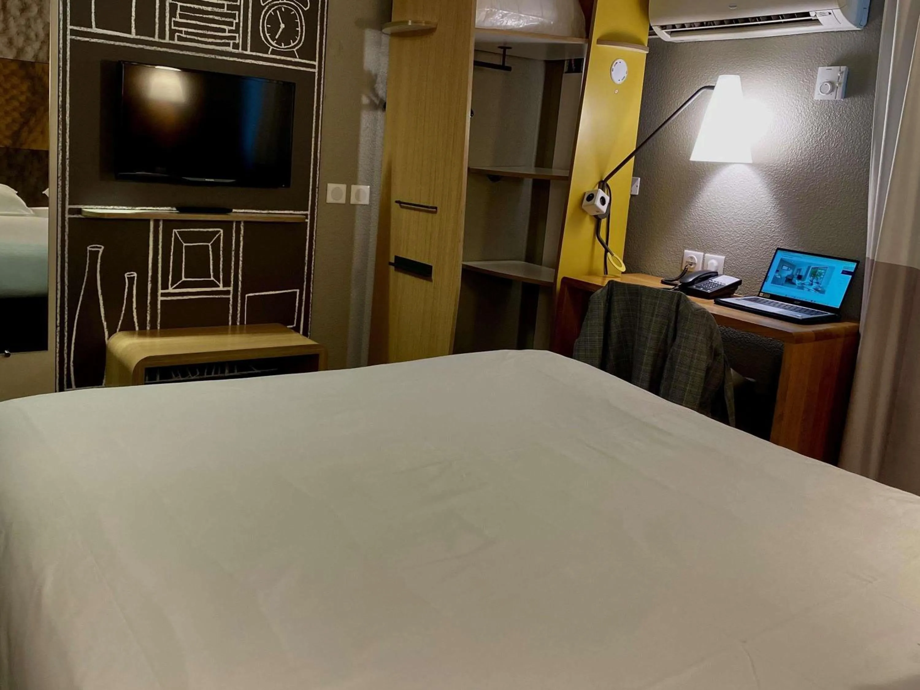 Bedroom, Bed in IBIS Lyon Sud Chasse Sur Rhône