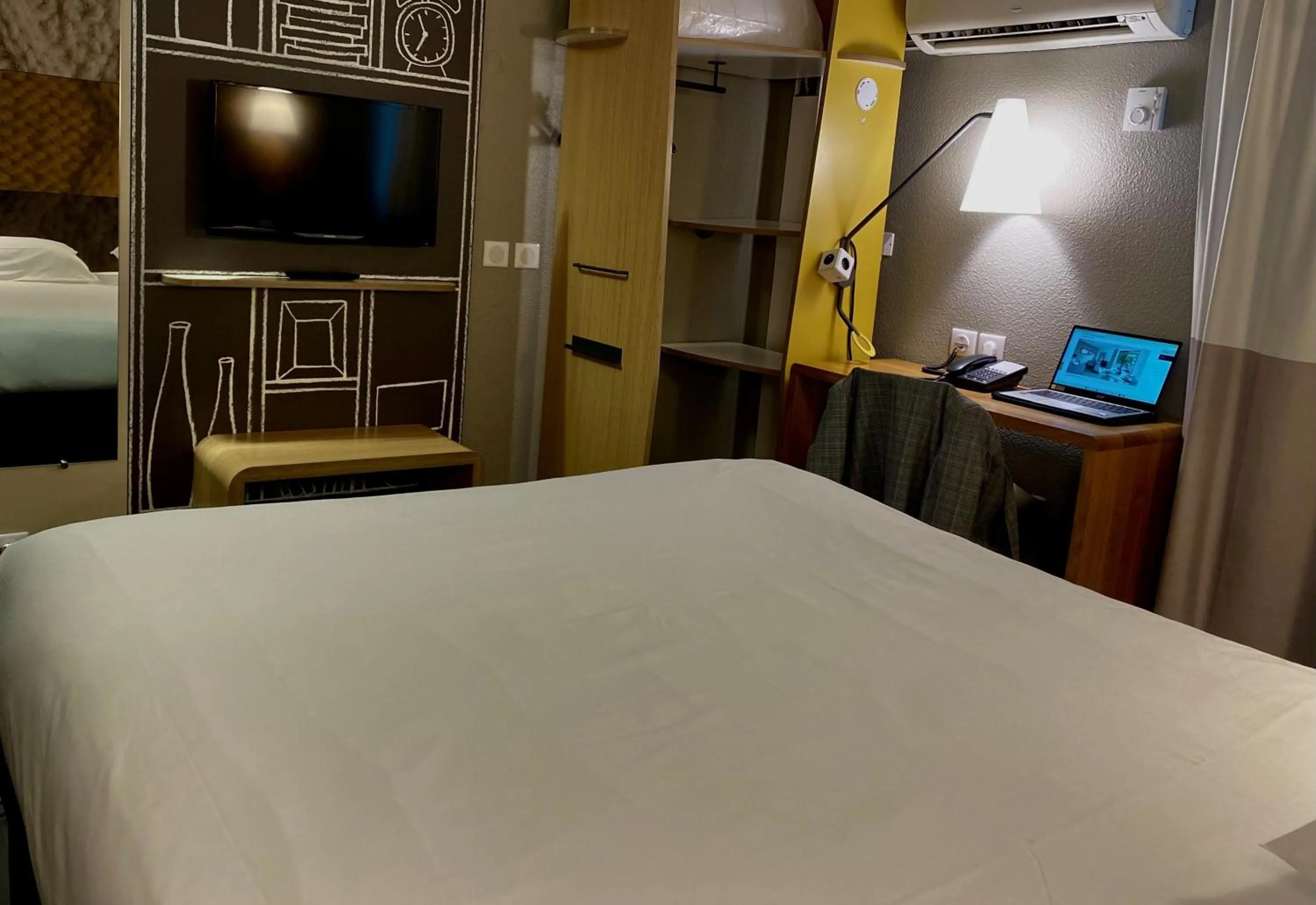 Bed in IBIS Lyon Sud Chasse Sur Rhône