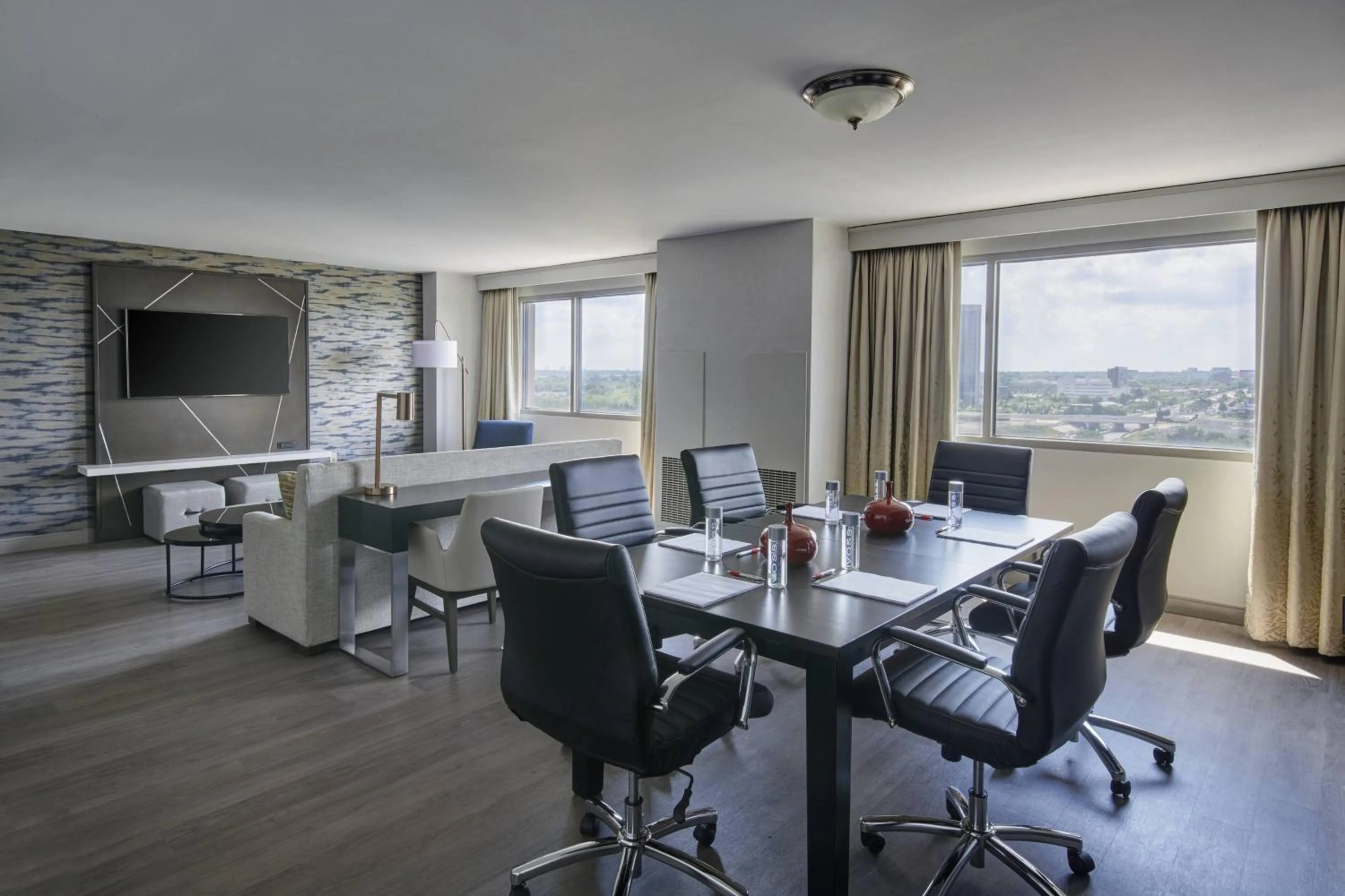 Photo of the whole room in Detroit Marriott Troy