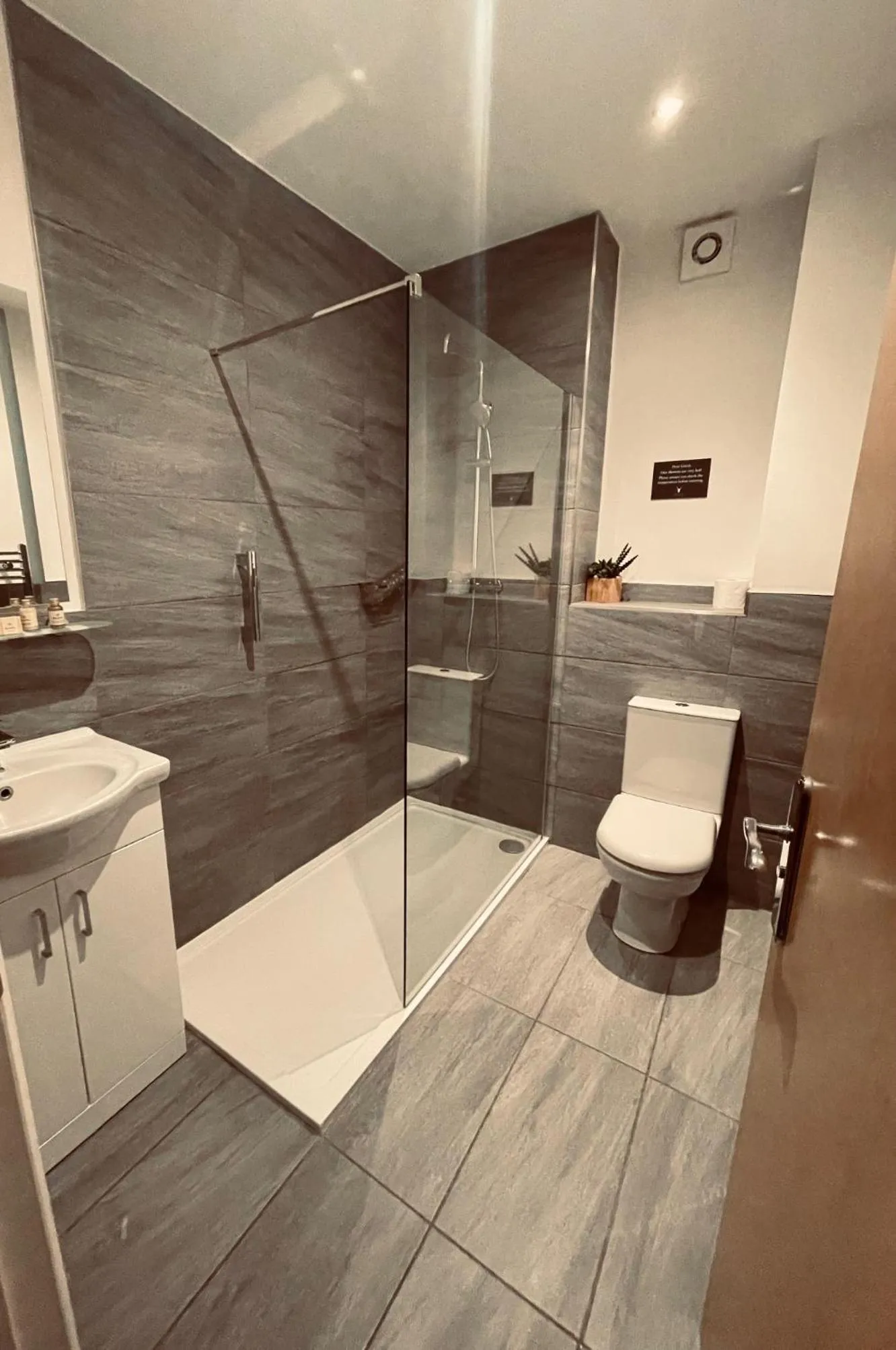 Shower in The Stag Hotel, Restaurant and Bar