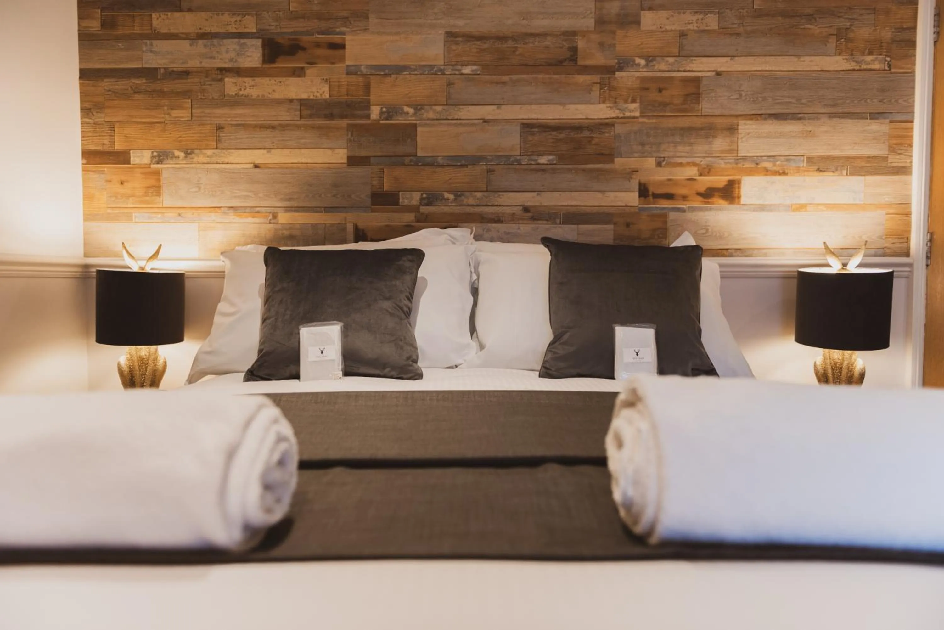 Bedroom, Bed in The Stag Hotel, Restaurant and Bar