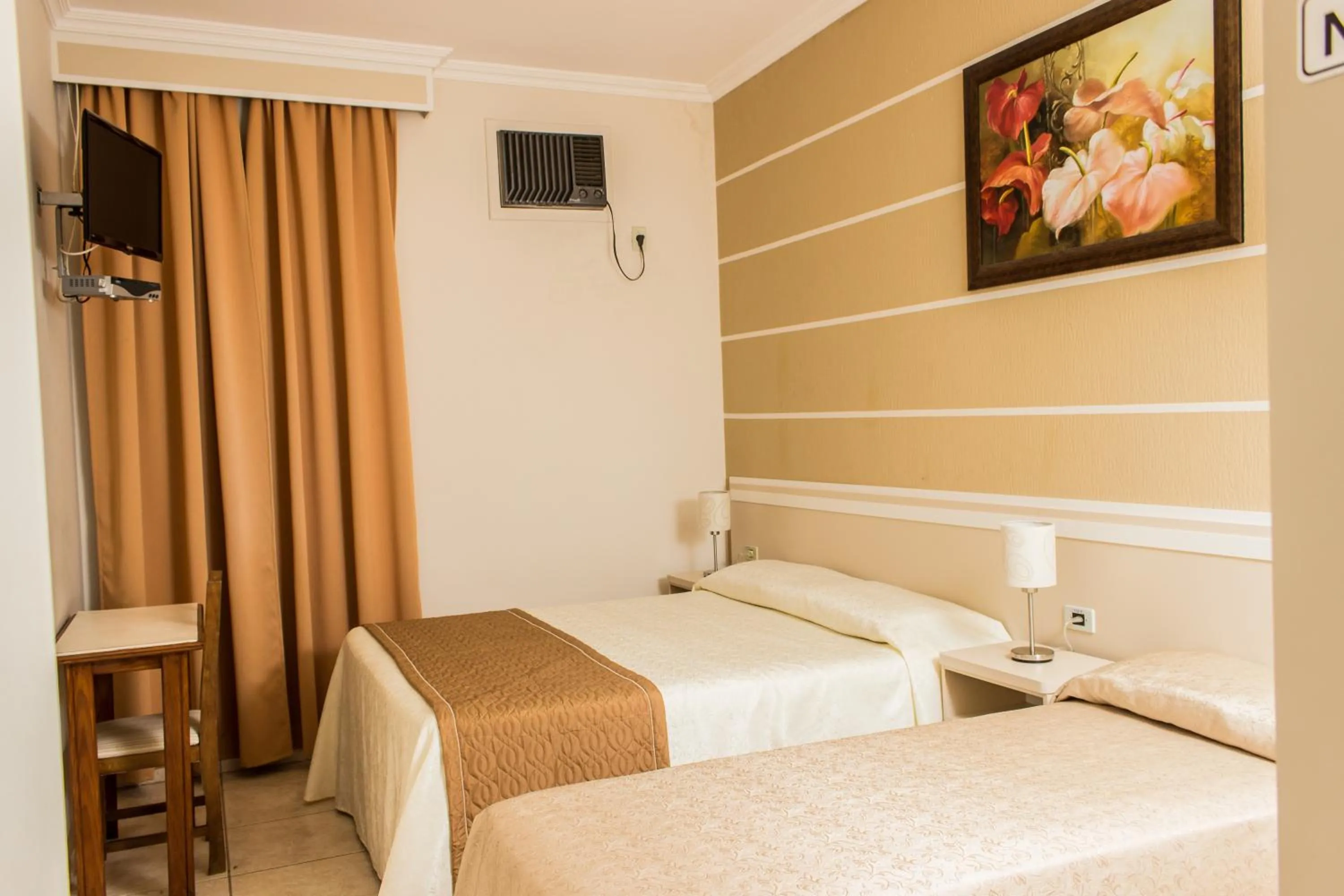 Photo of the whole room, Bed in Pousada Cataratas