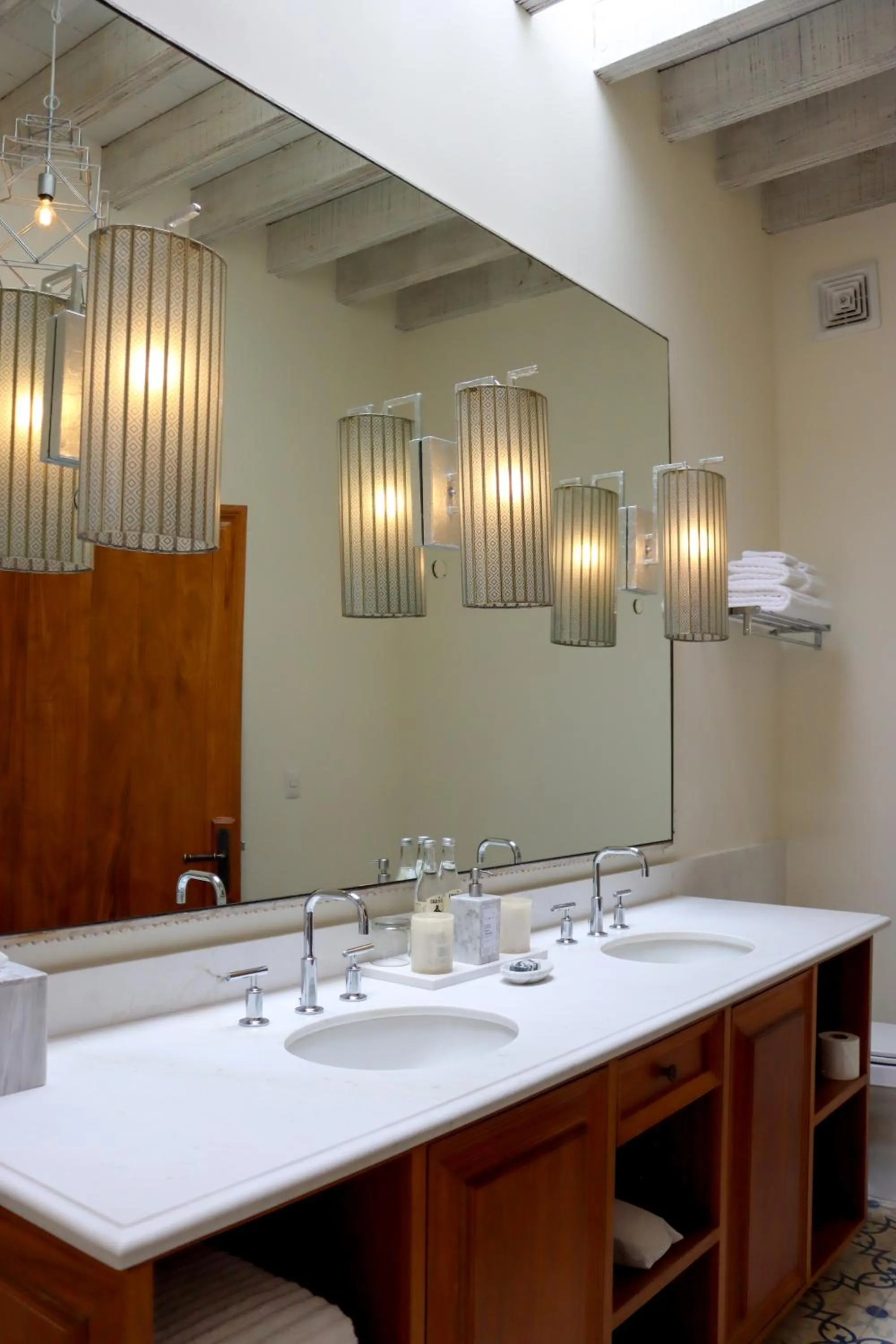Bathroom in Hotel Casa Blanca 7