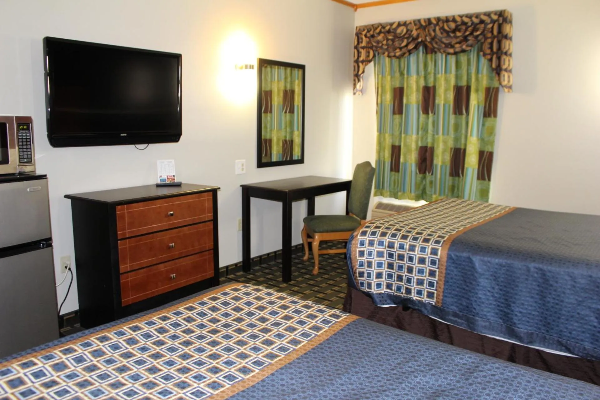 TV and multimedia, Bed in Home Gate Inn & Suites