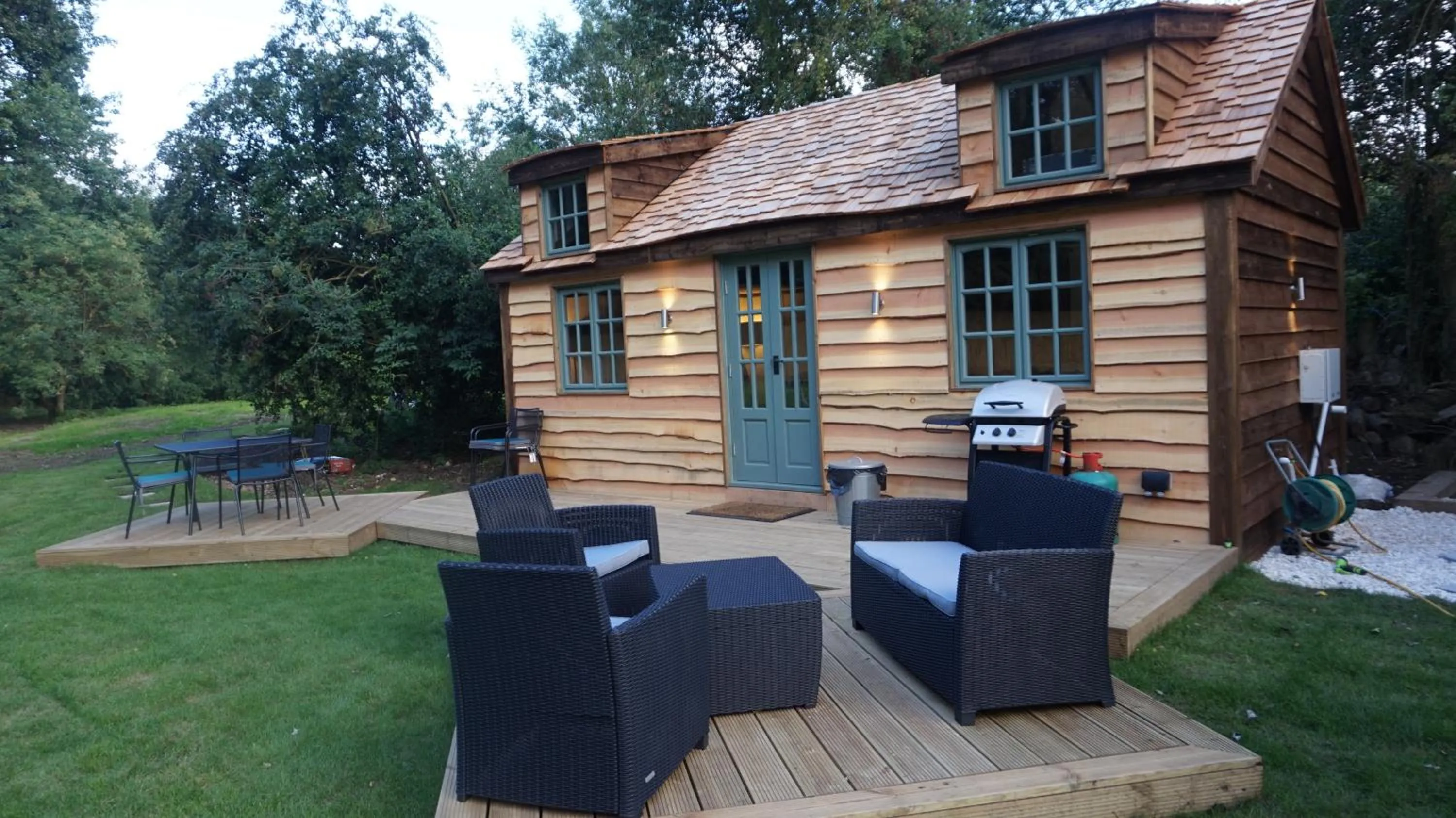 The Secret Cottage & Hideaway Caravan