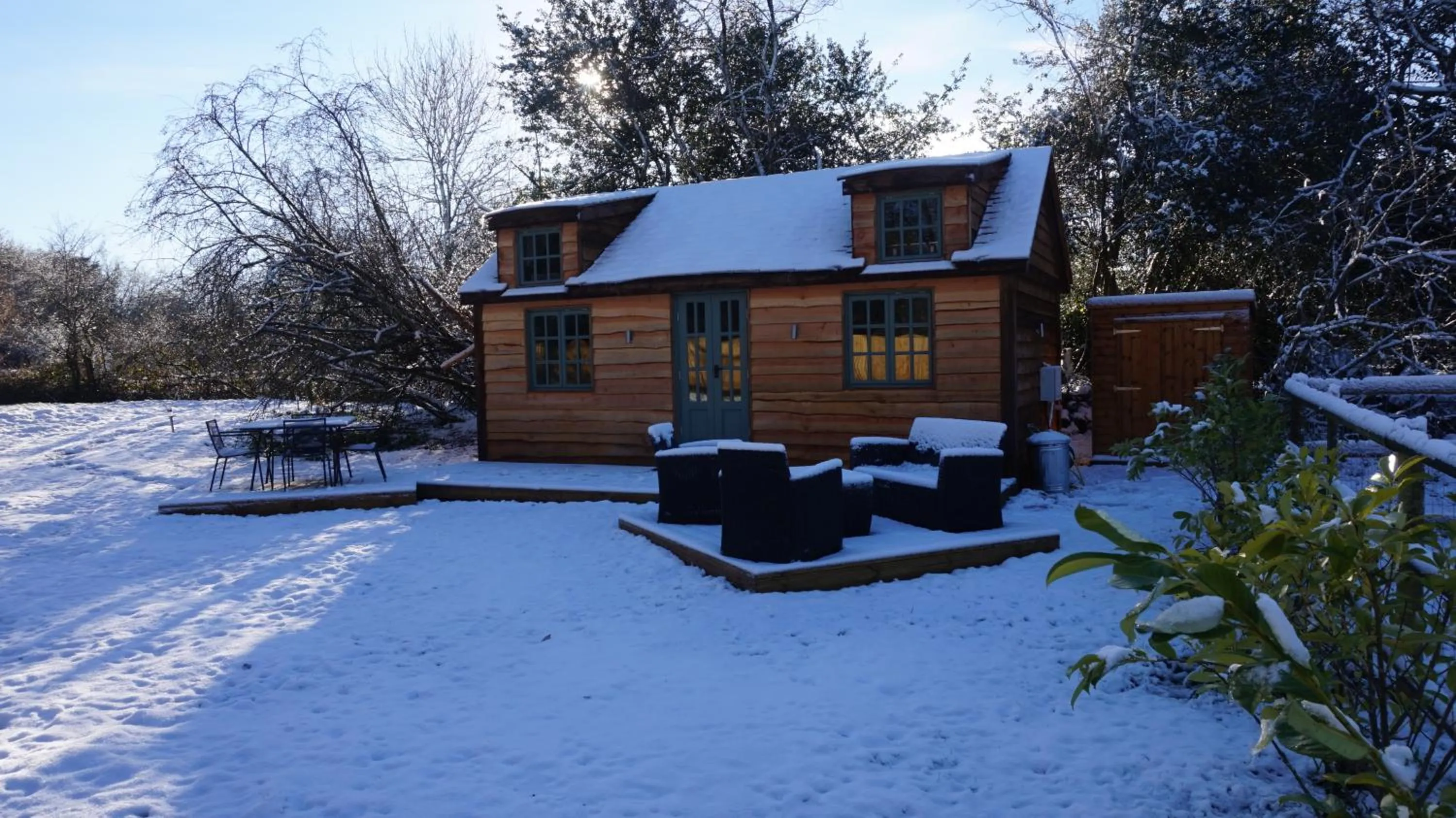 Facade/entrance in The Secret Cottage & Hideaway Caravan