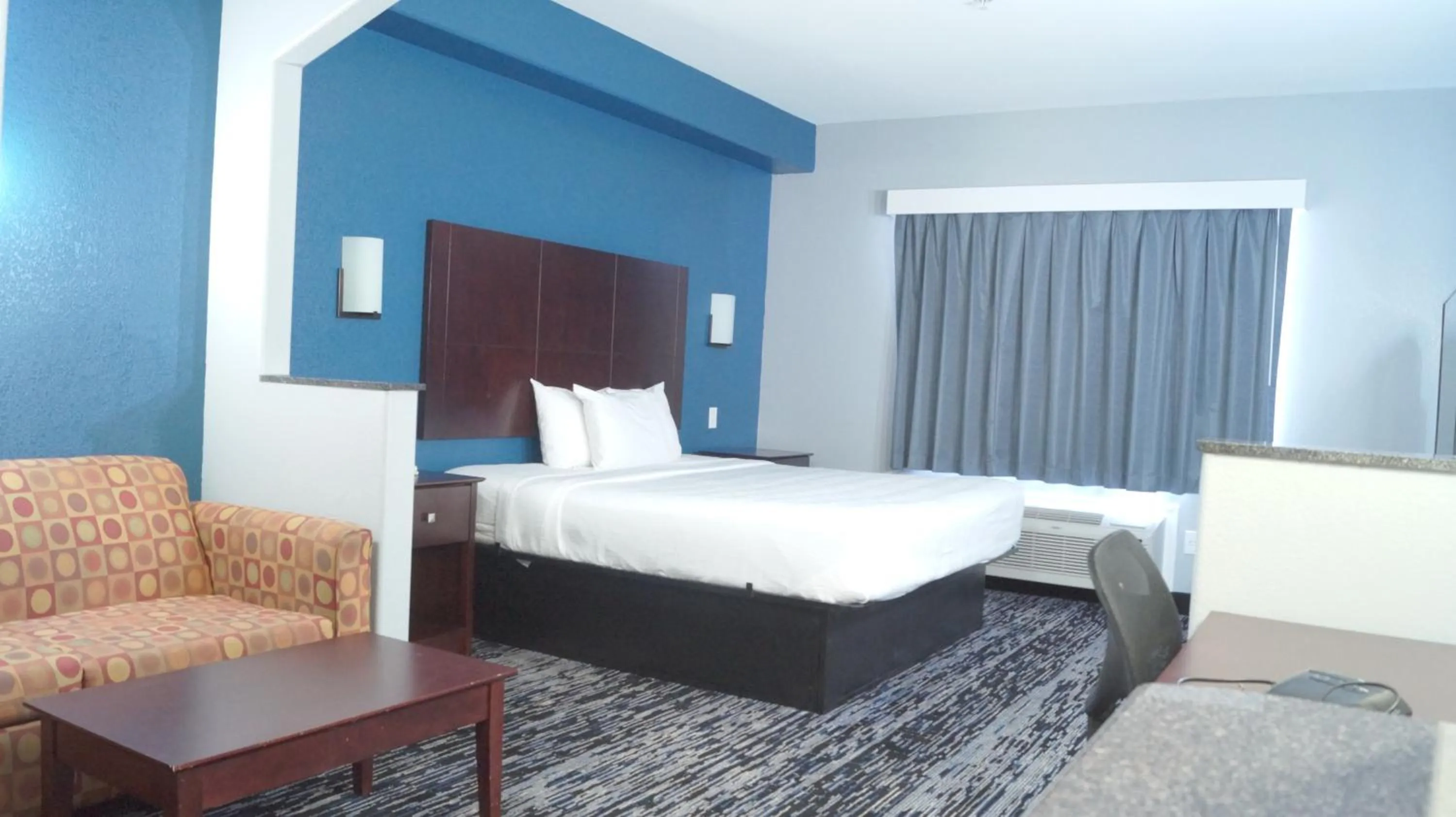 Bed in Magnolia Inn and Suites Olive Branch