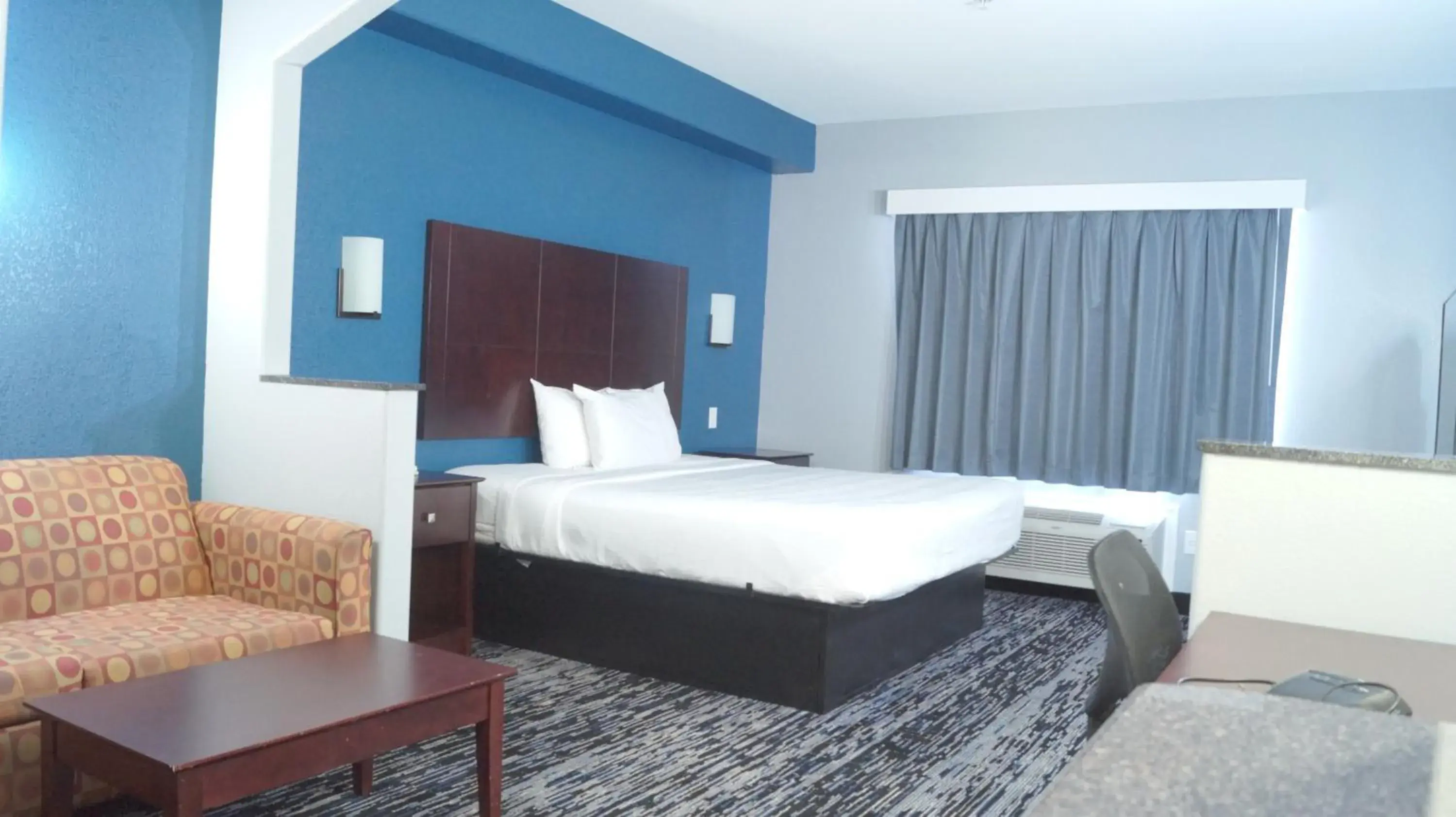 King Room in Magnolia Inn and Suites Olive Branch King Room in Magnolia Inn and Suites Olive Branch