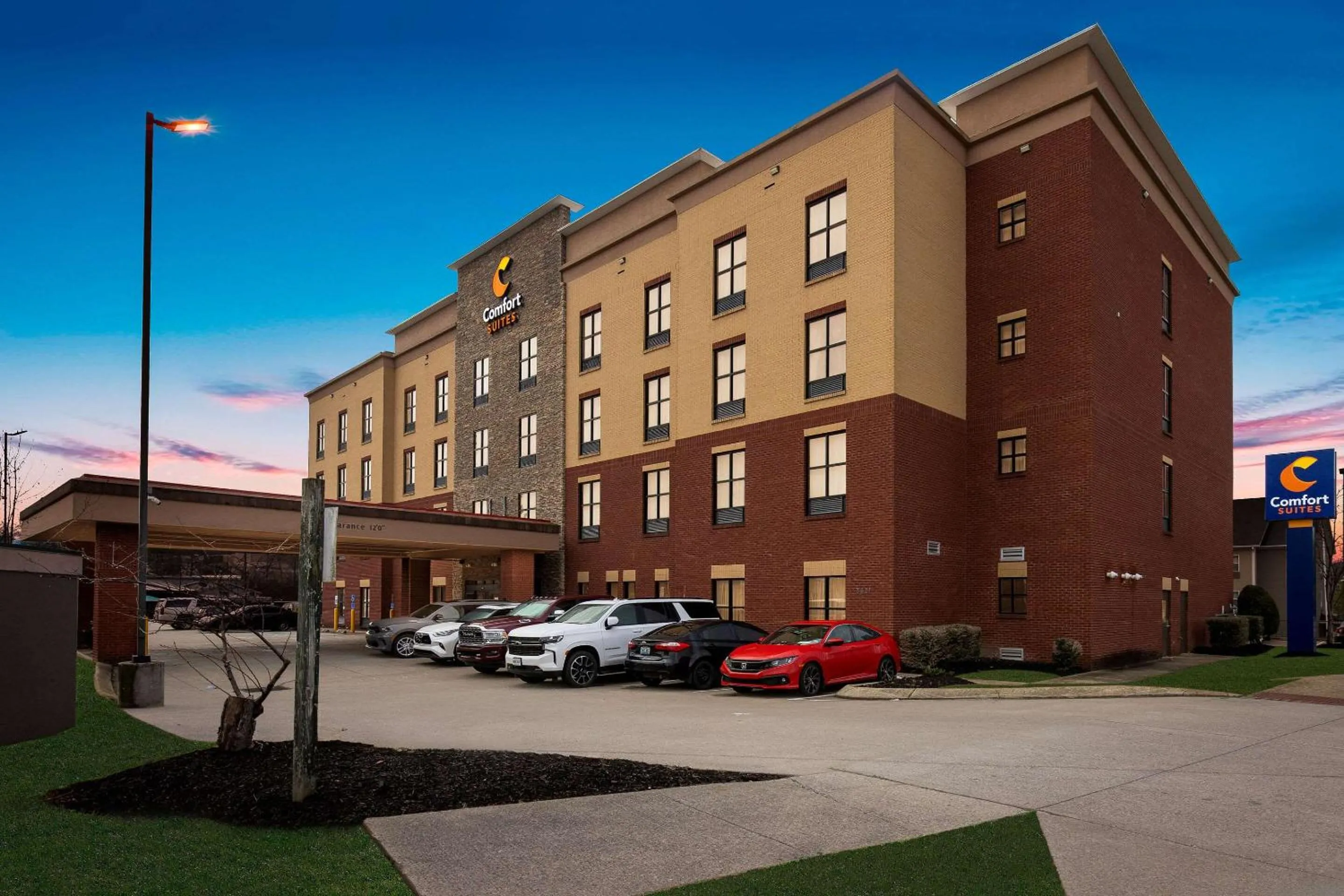Property building in Comfort Suites Nashville near Percy Priest Lake