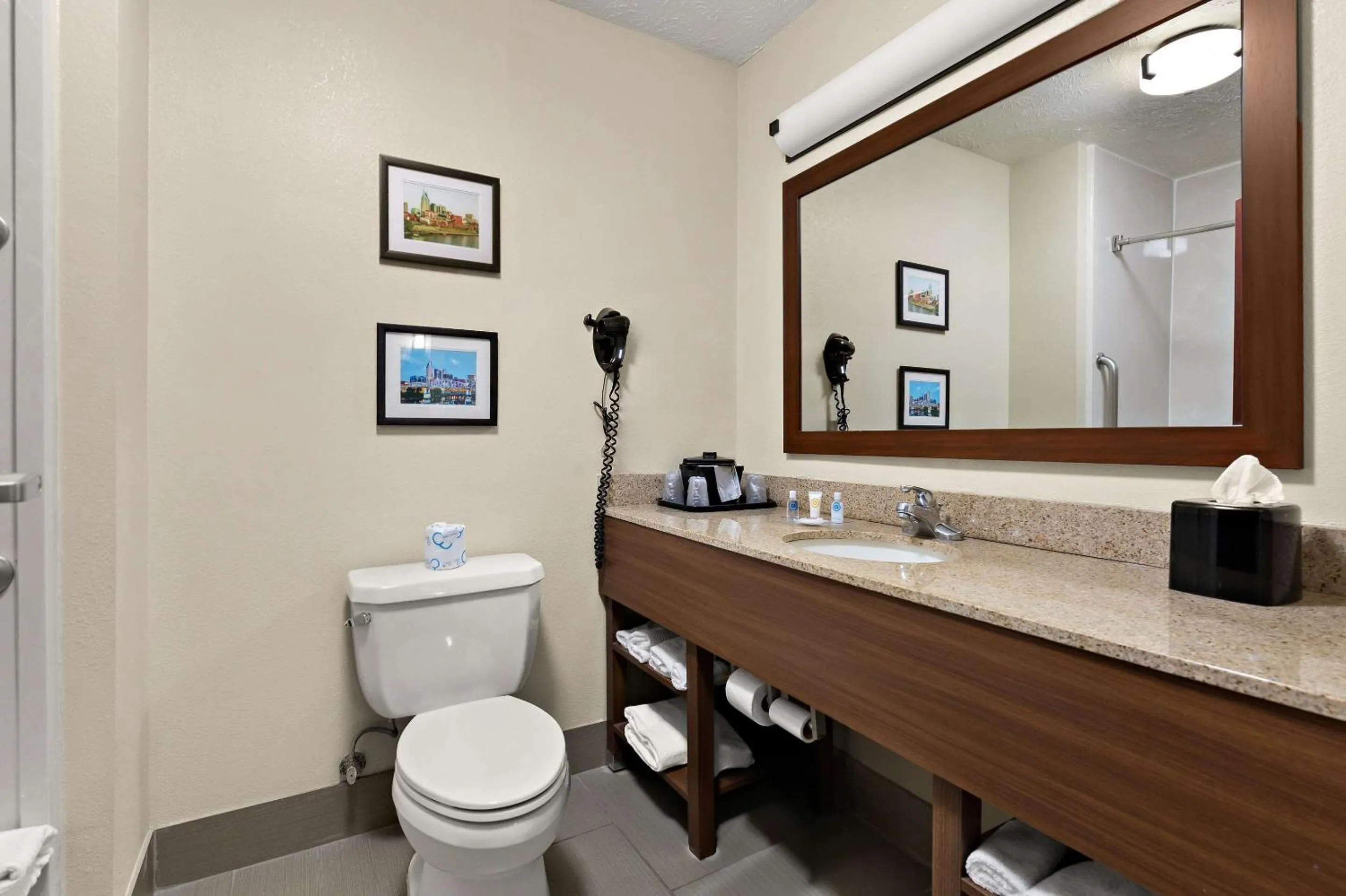 Bedroom in Comfort Suites Nashville near Percy Priest Lake