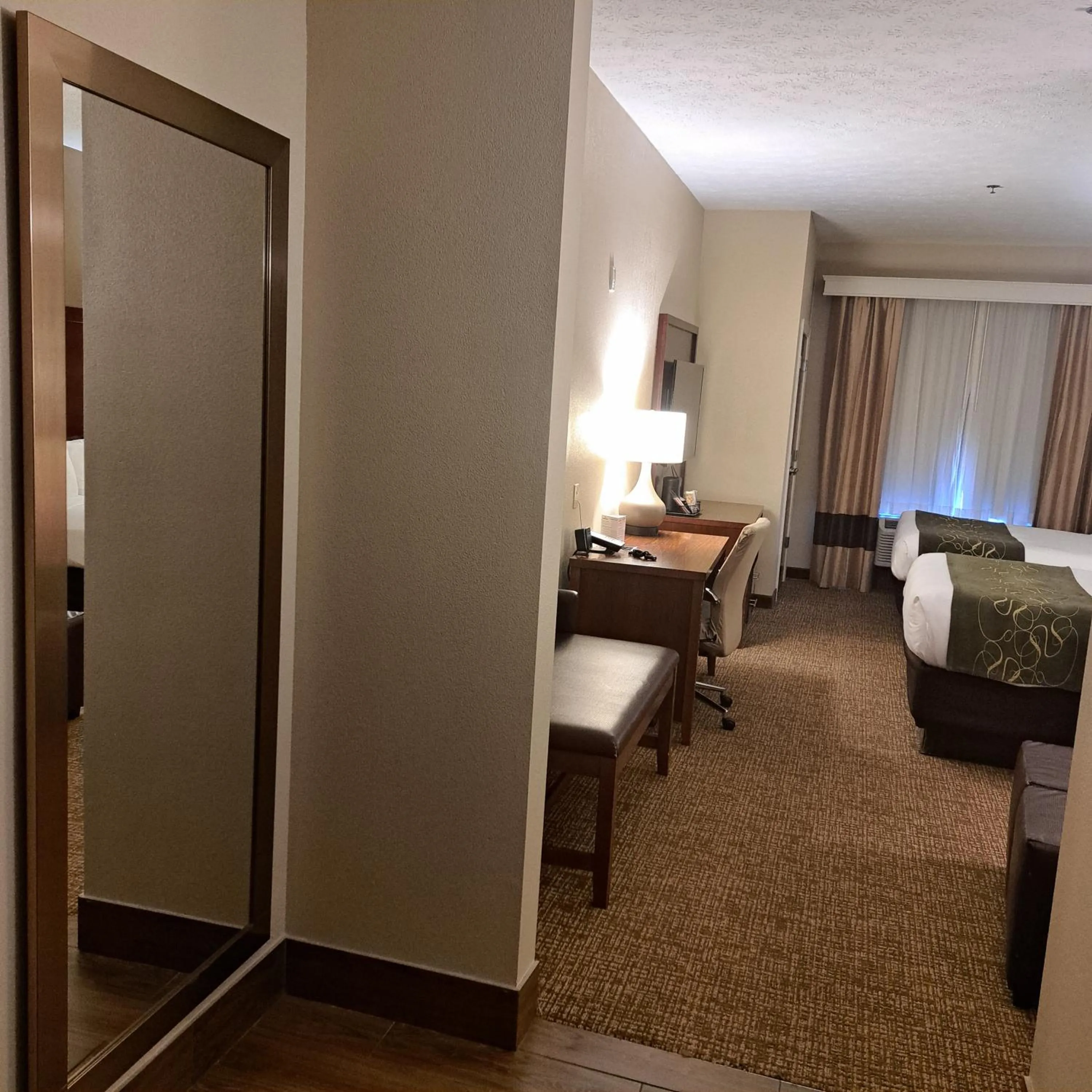 Bedroom in Comfort Suites Nashville near Percy Priest Lake