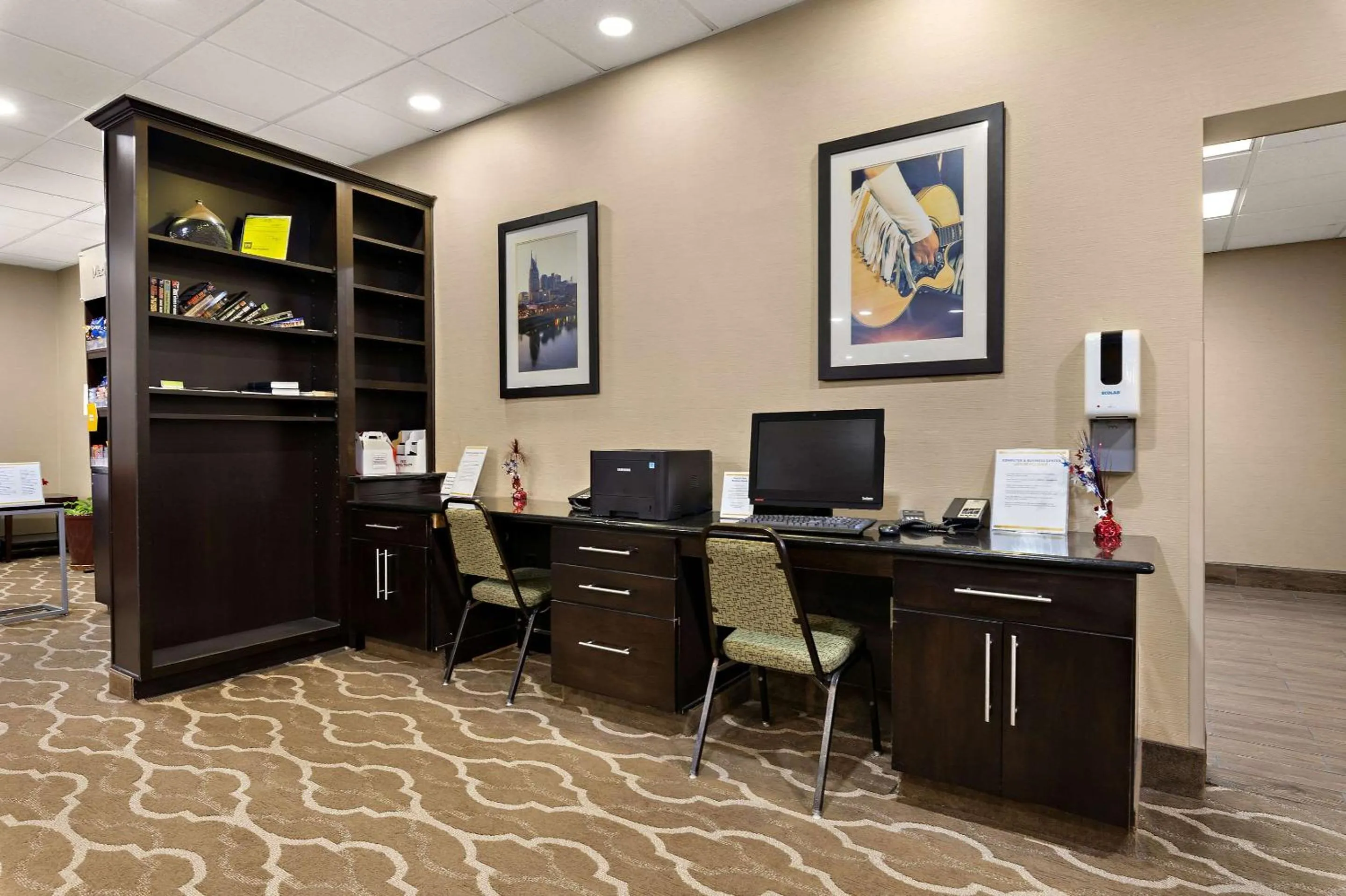 Business facilities in Comfort Suites Nashville near Percy Priest Lake