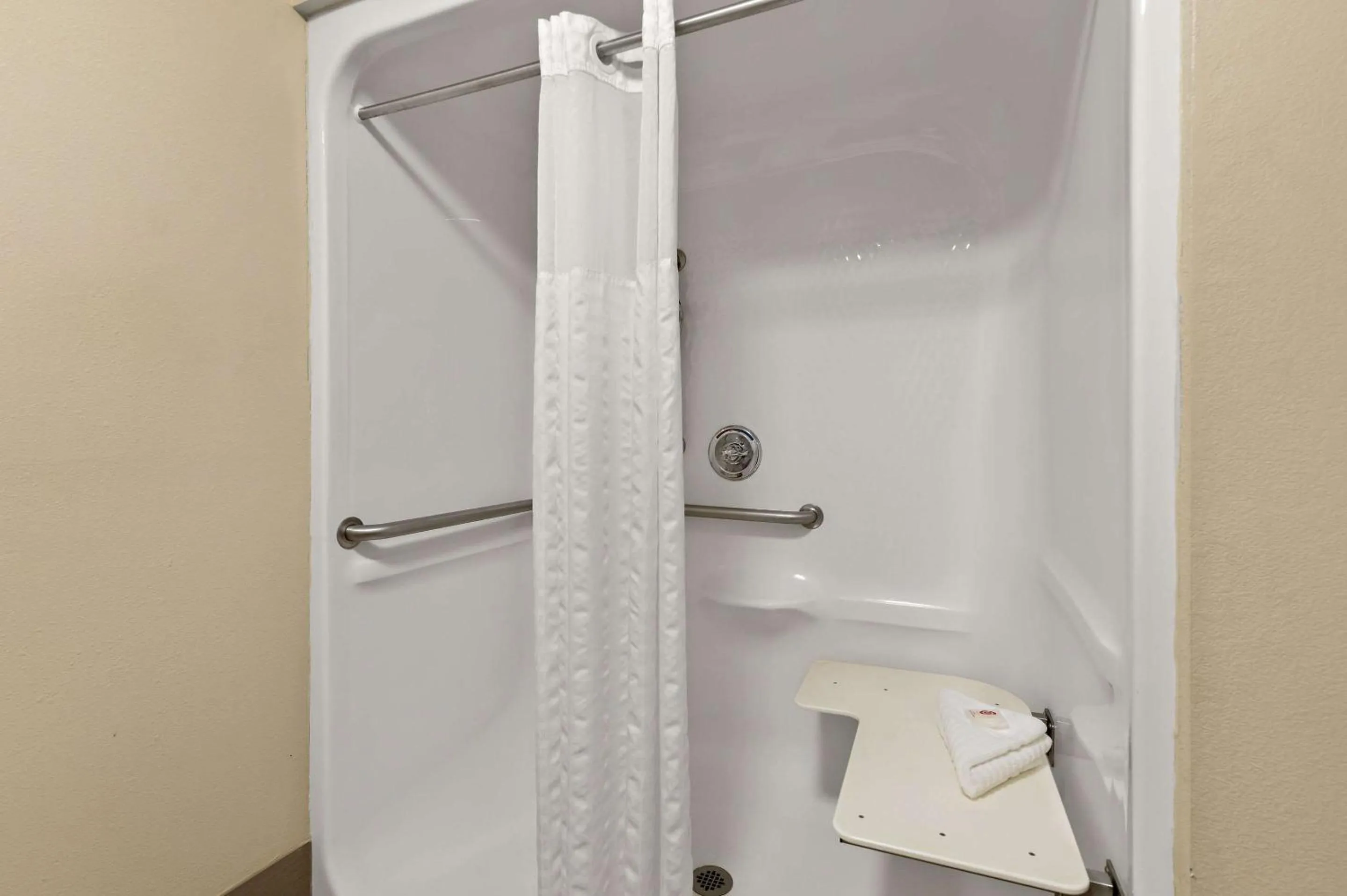 Bedroom in Comfort Suites Nashville near Percy Priest Lake