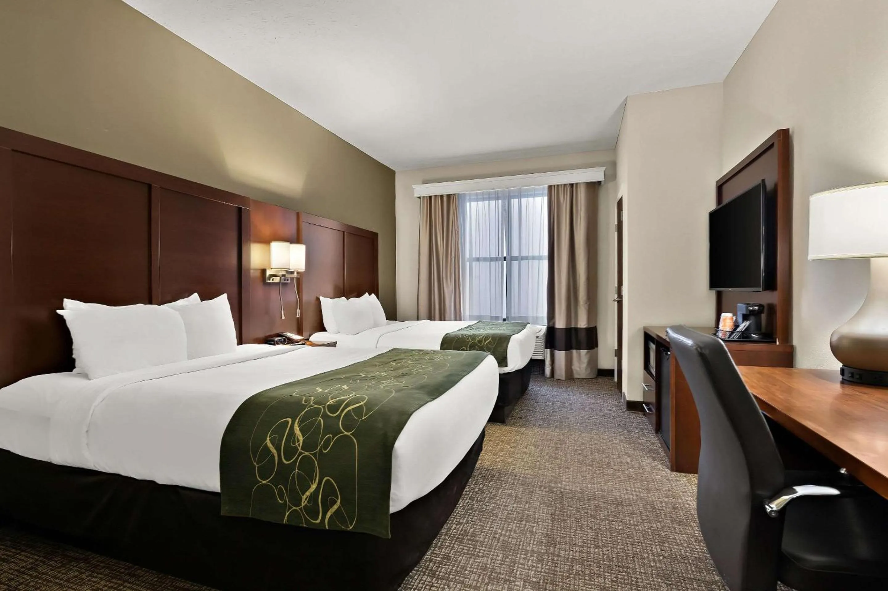 Bedroom in Comfort Suites Nashville near Percy Priest Lake