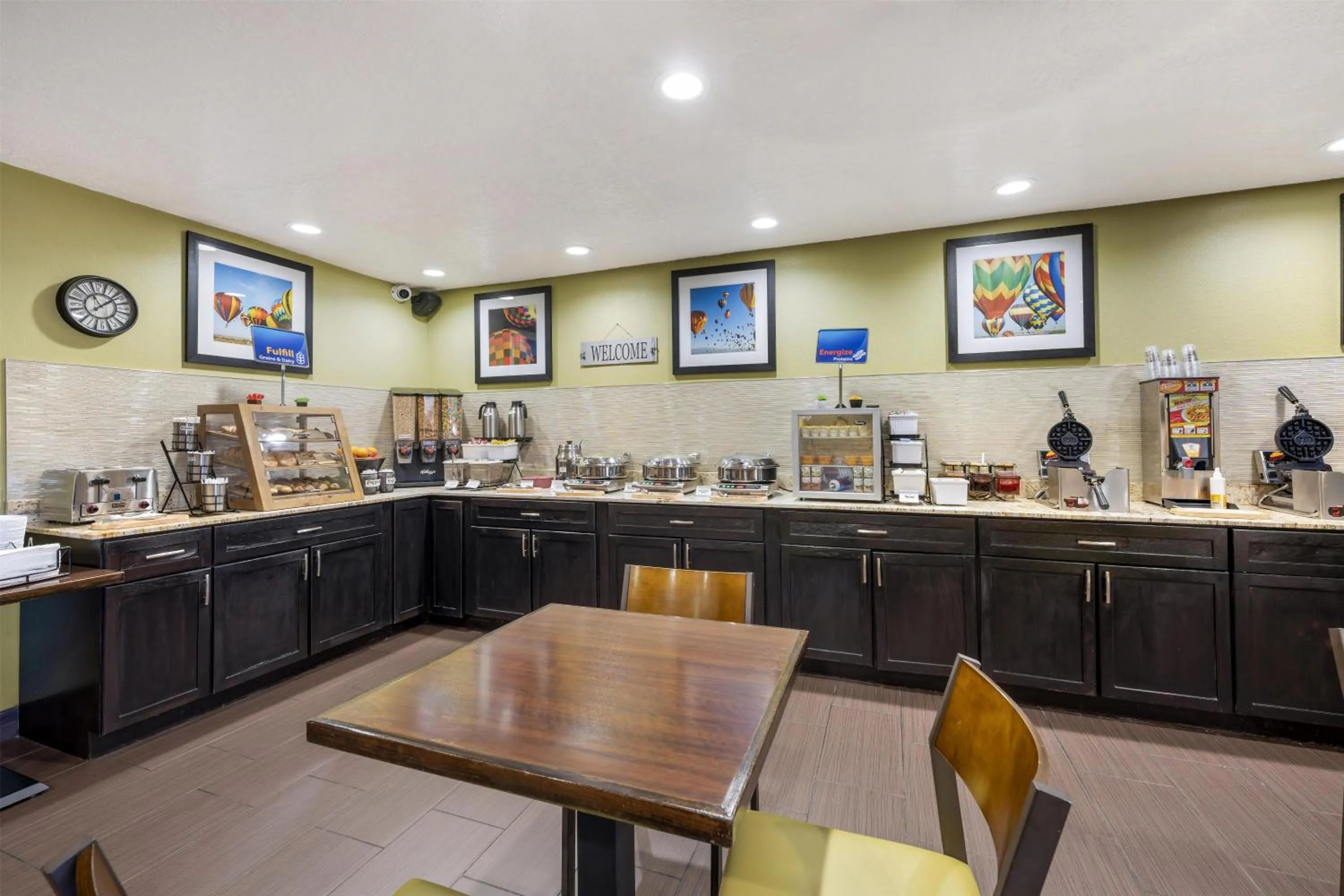 Breakfast in Best Western Airport Albuquerque InnSuites Hotel & Suites