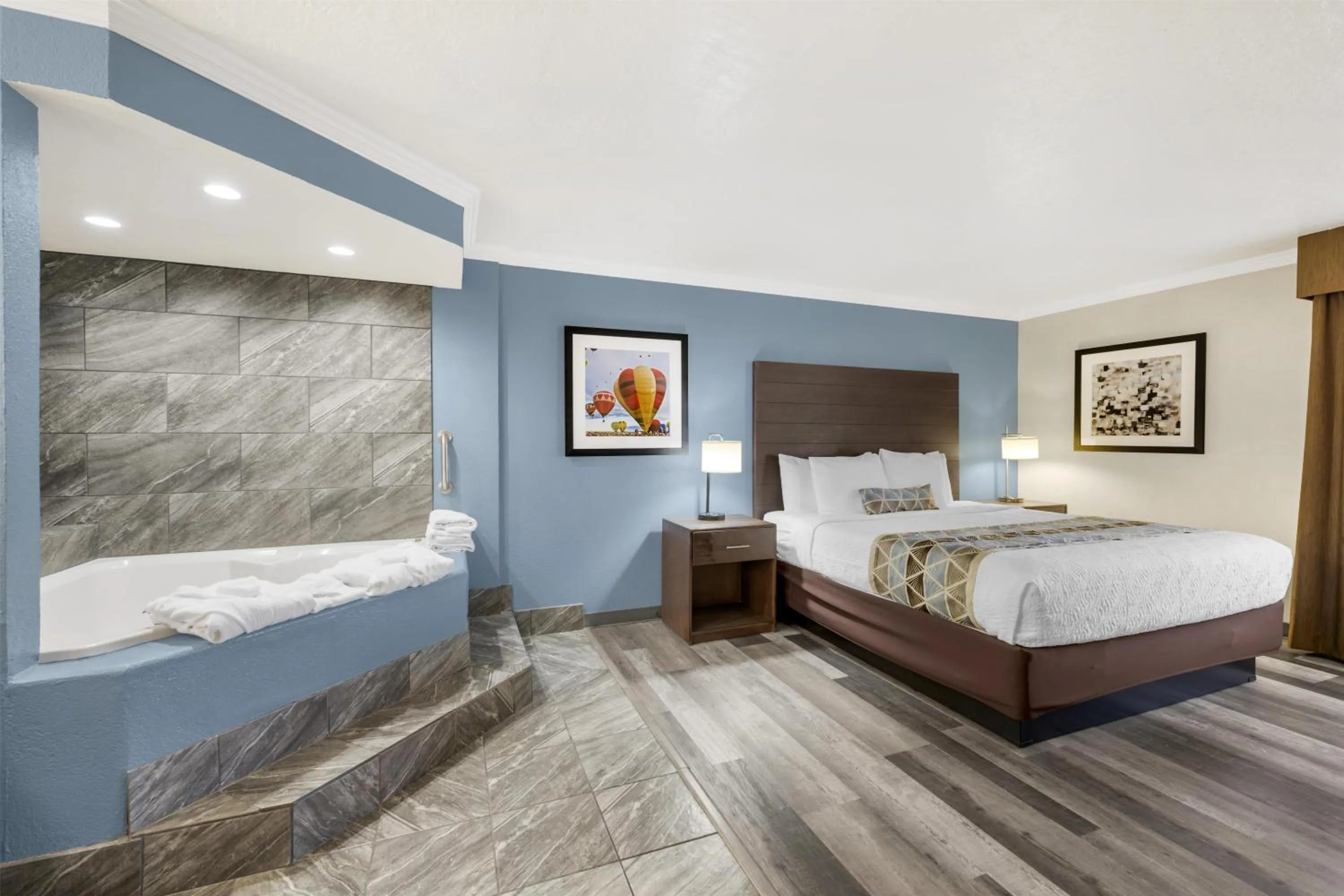 Photo of the whole room, Bed in Best Western Airport Albuquerque InnSuites Hotel & Suites