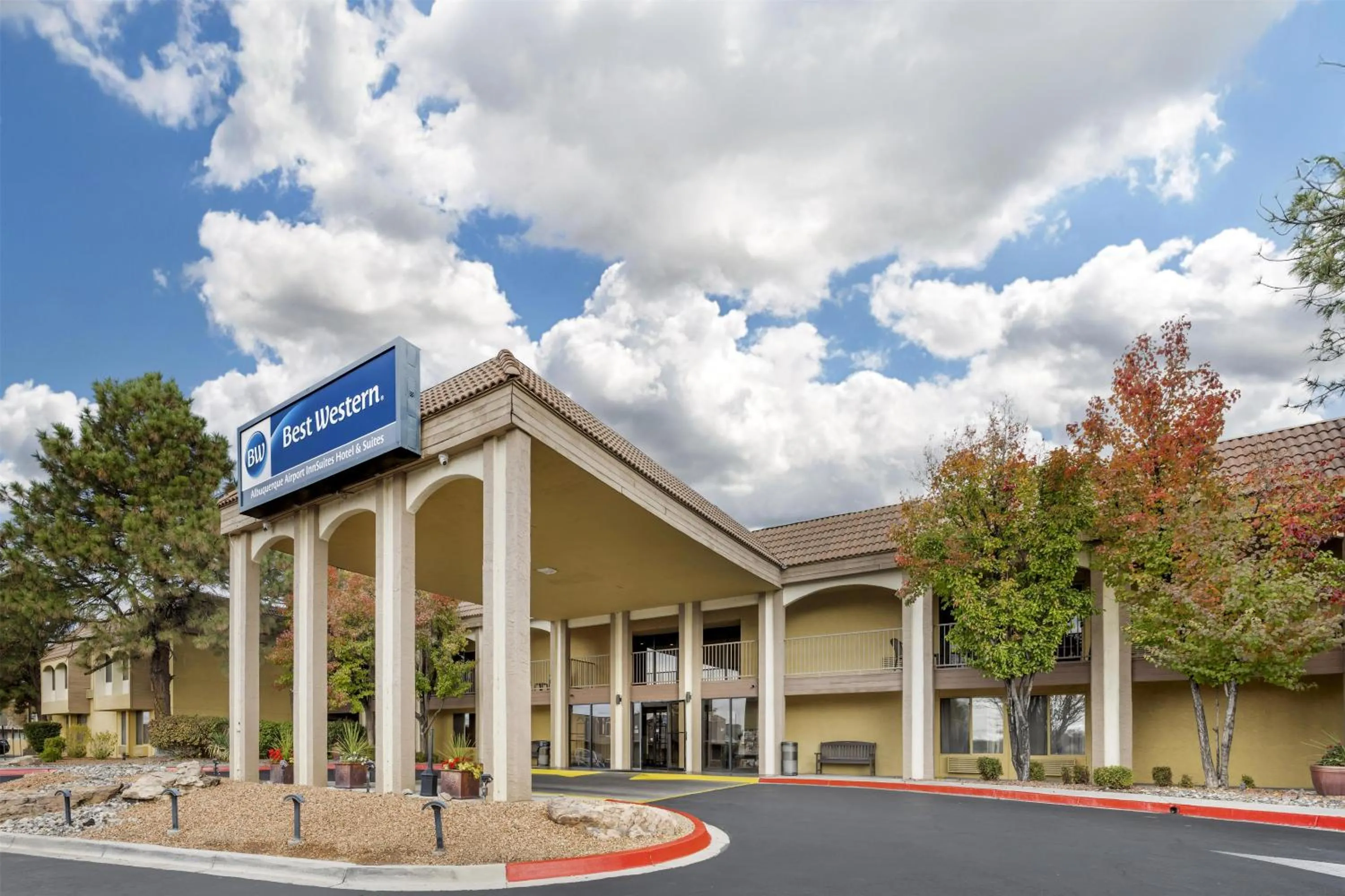 Property building in Best Western Airport Albuquerque InnSuites Hotel & Suites