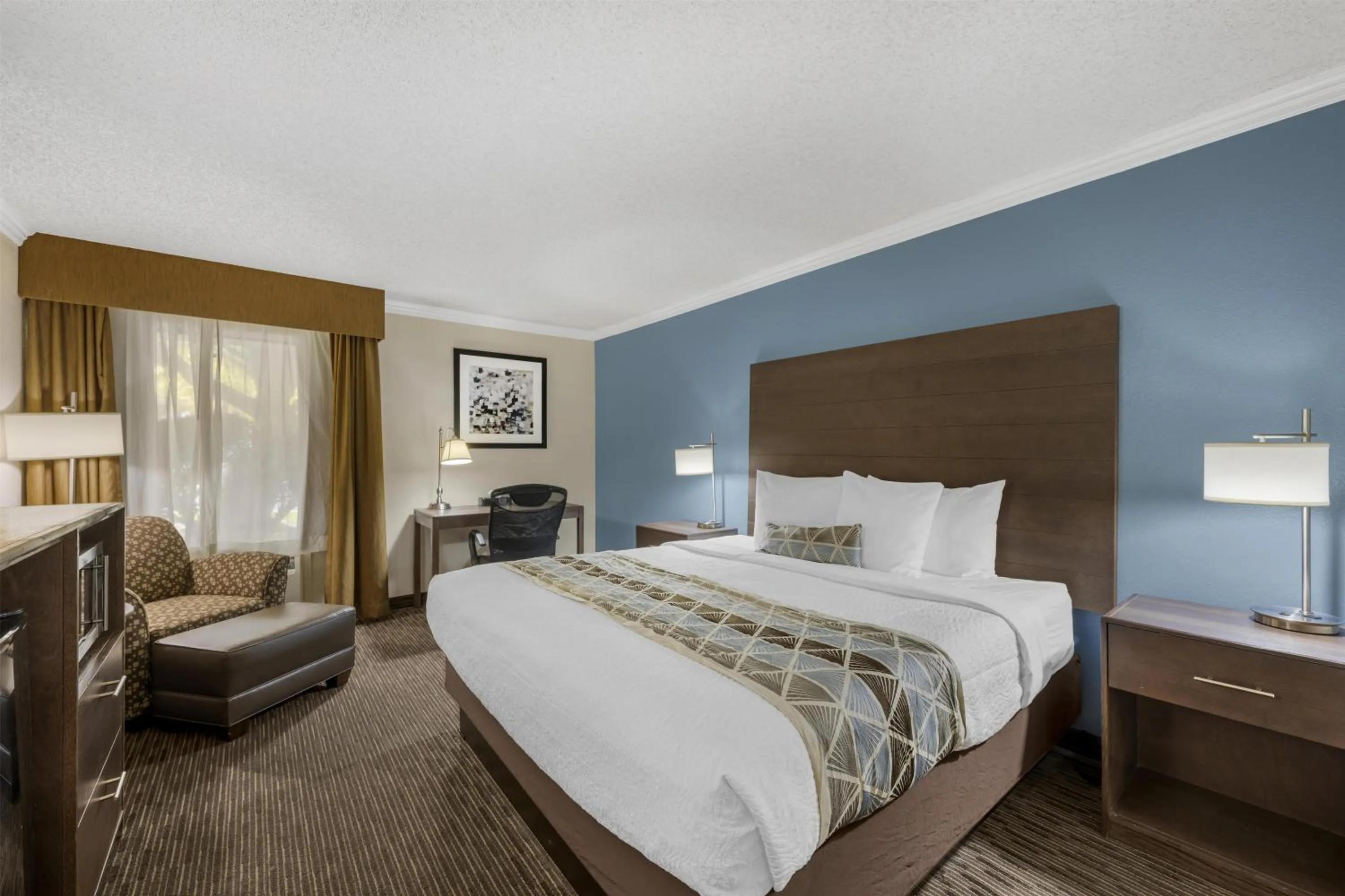 Bedroom, Bed in Best Western Airport Albuquerque InnSuites Hotel & Suites