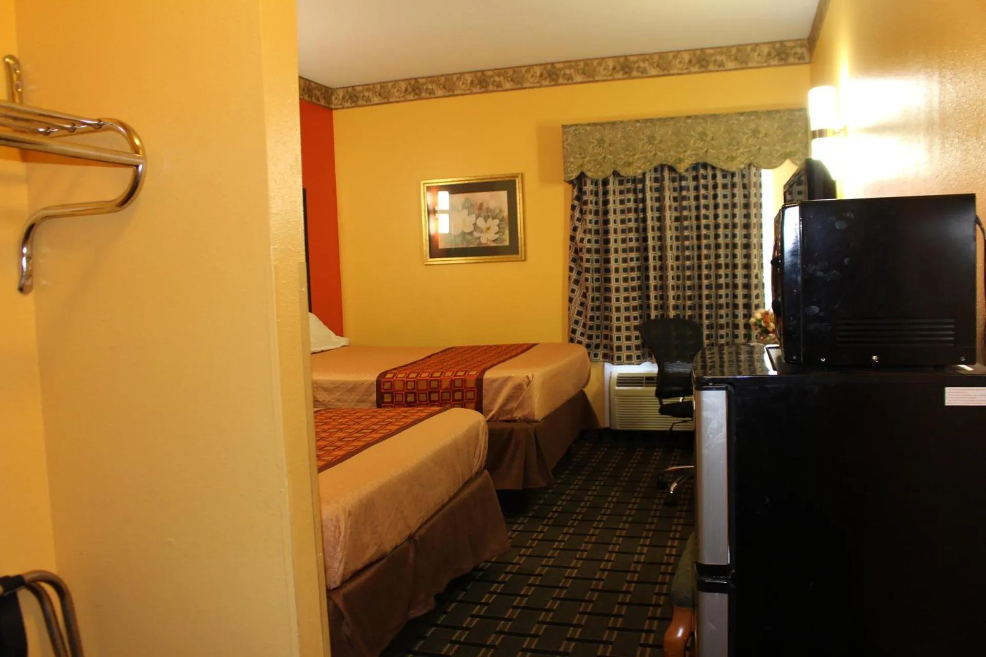 Photo of the whole room, Bed in Magnolia Inn and Suites Southaven