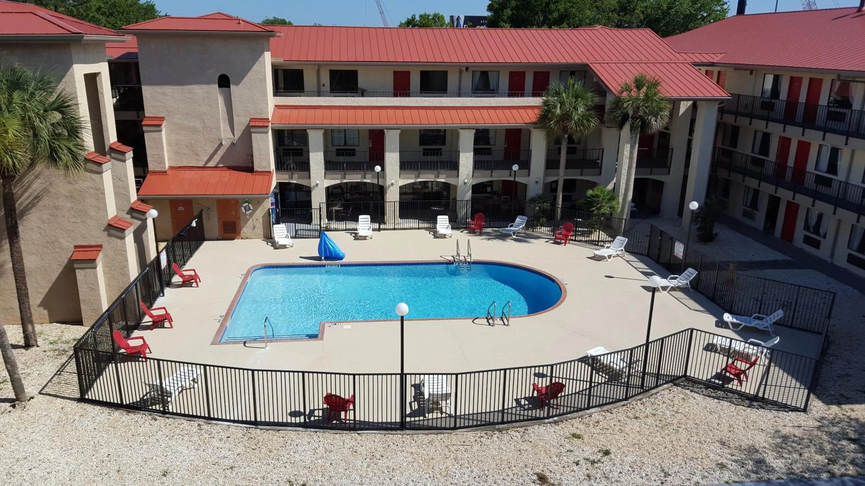 Swimming pool in Tricove Inn & Suites