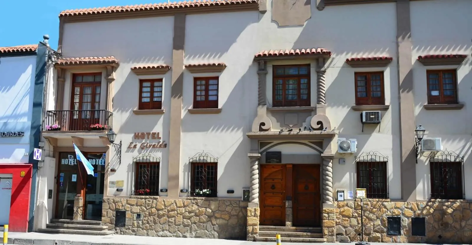 Property building in Hotel La Giralda