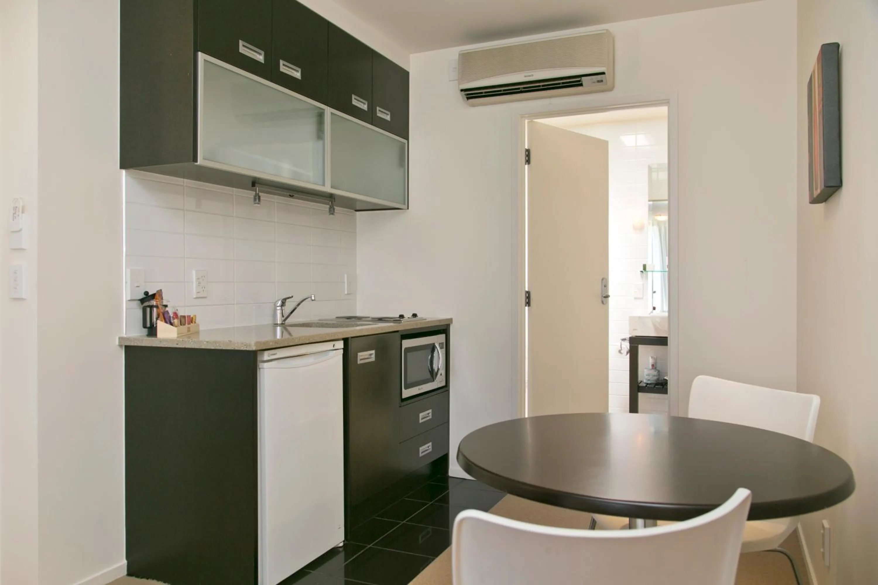 Kitchen or kitchenette in The Reef Resort