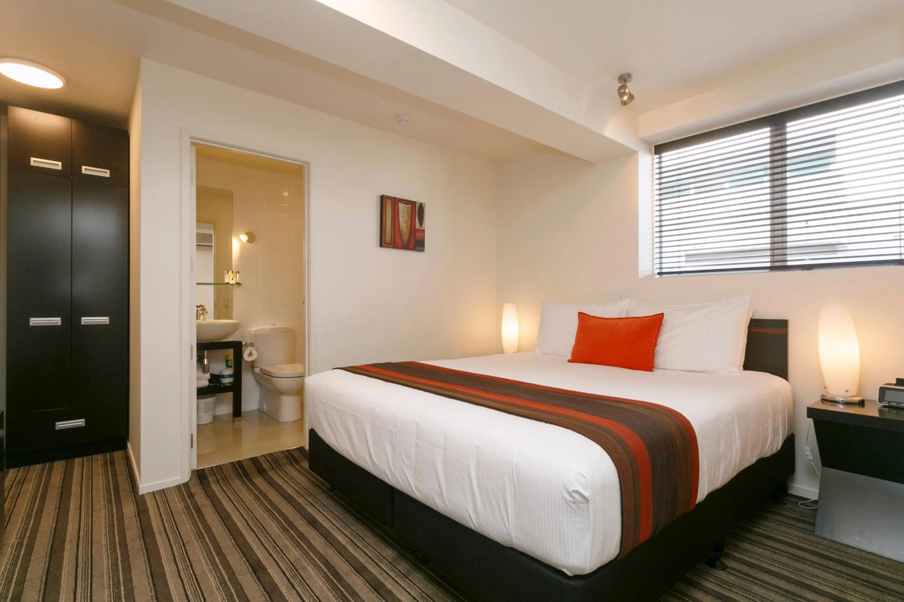 Bathroom, Bed in The Reef Resort