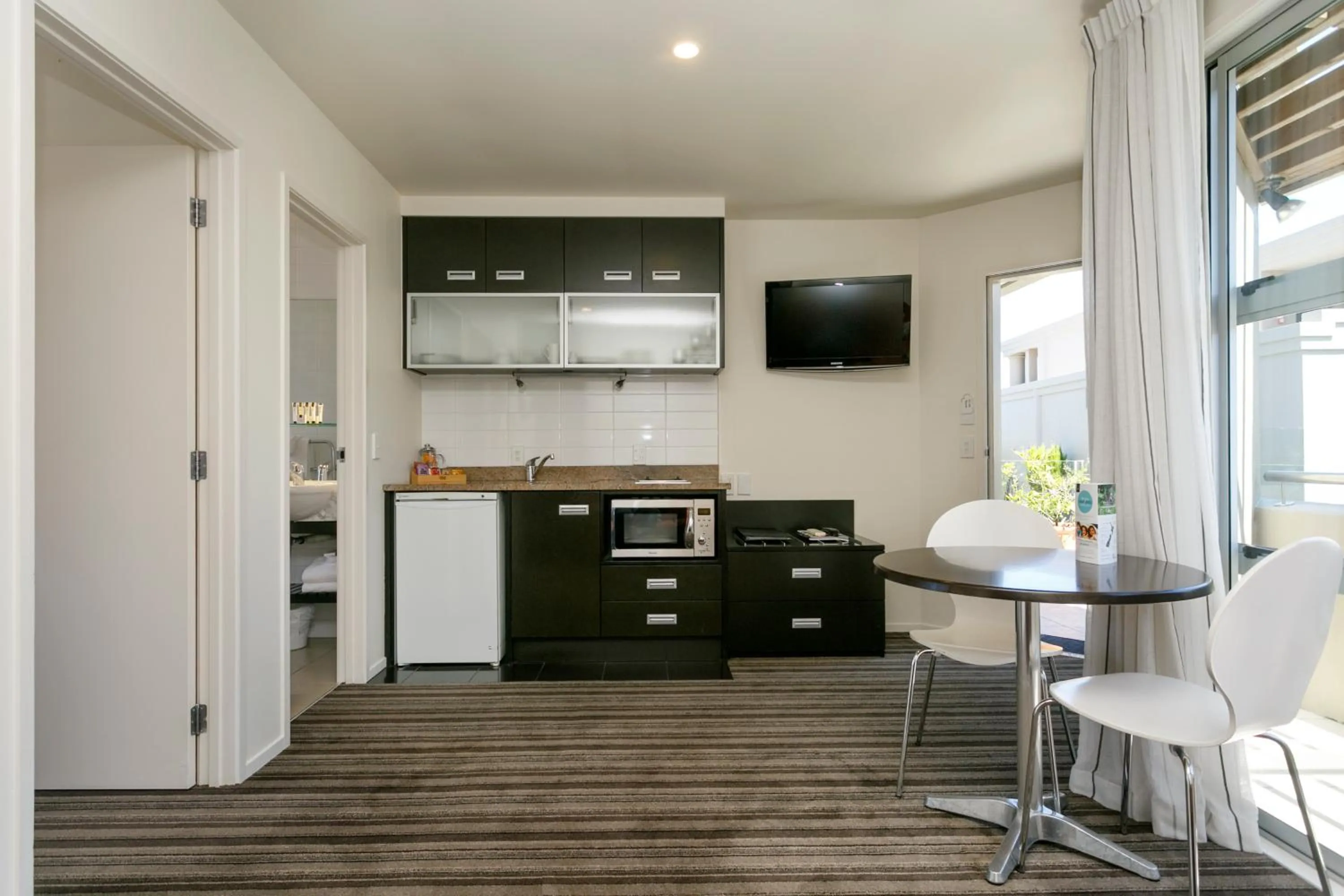 Kitchen or kitchenette in The Reef Resort